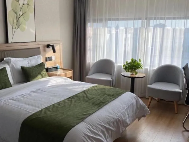 Bed in GreenTree Inn Express Hotel Suzhou Zhangjianggang Free Trade Zone Central Plaza