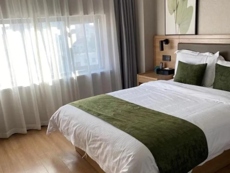 Bed in GreenTree Inn Express Hotel Suzhou Zhangjianggang Free Trade Zone Central Plaza