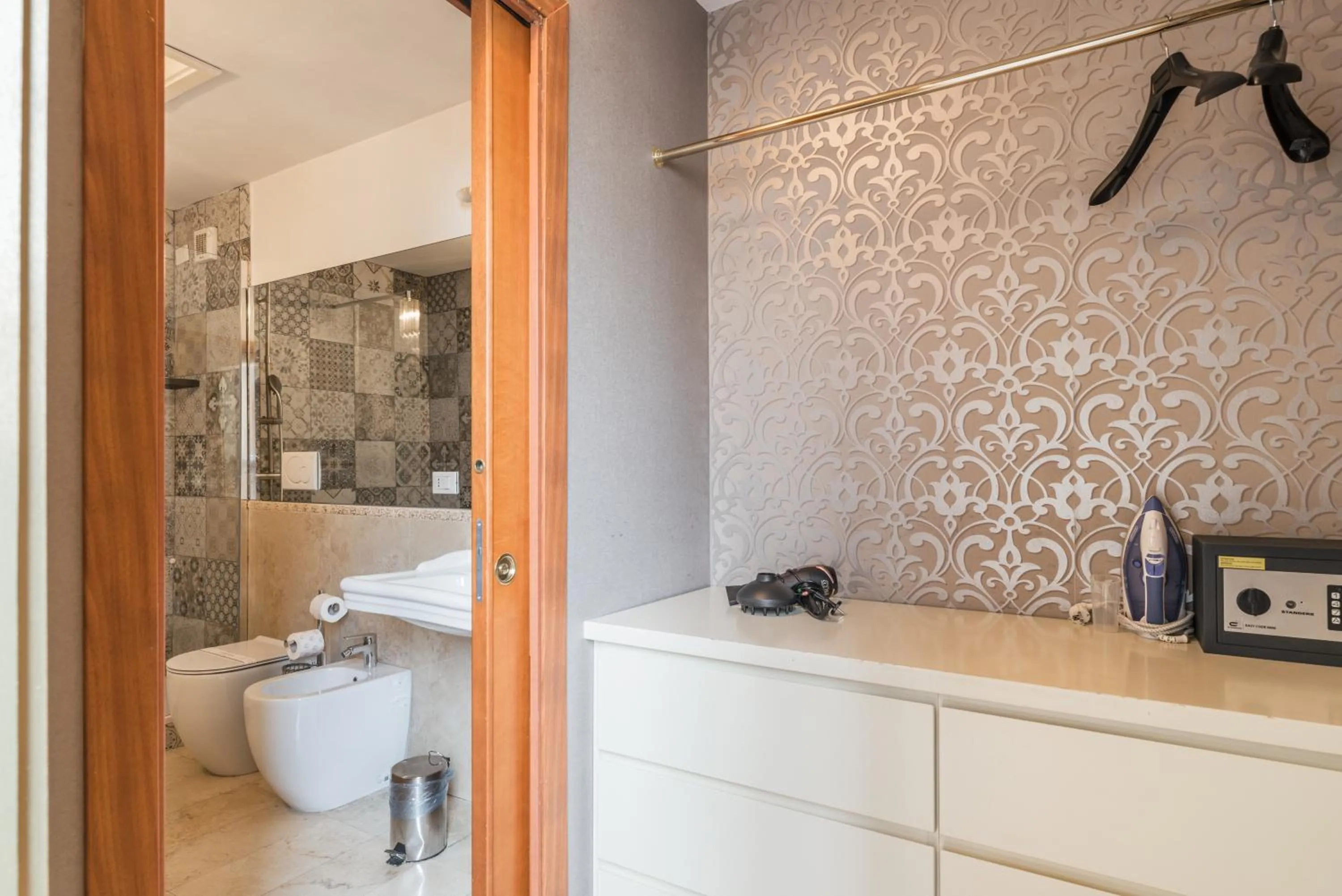 Shower in Penthouse Suite Rome - Private Suites