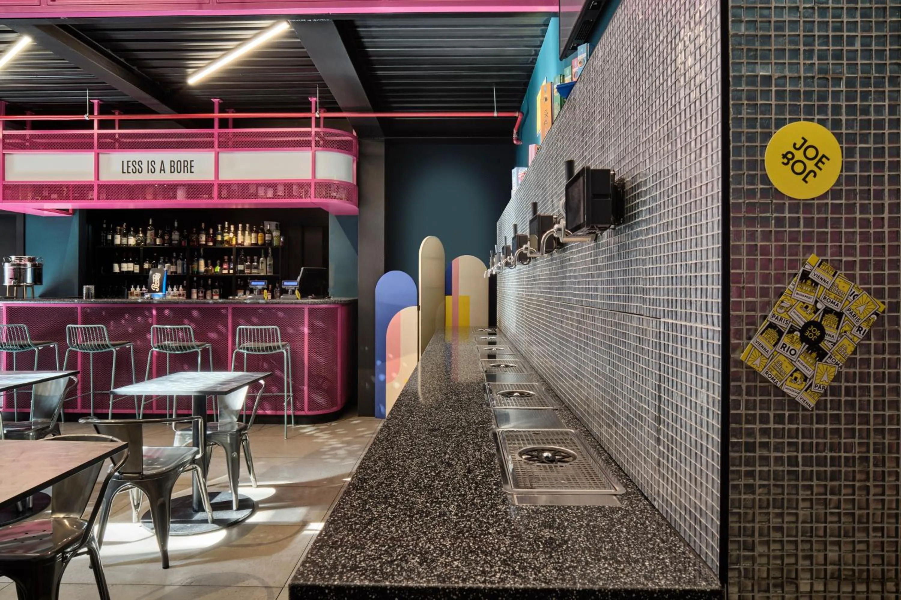 Lounge or bar in JO&JOE ROMA