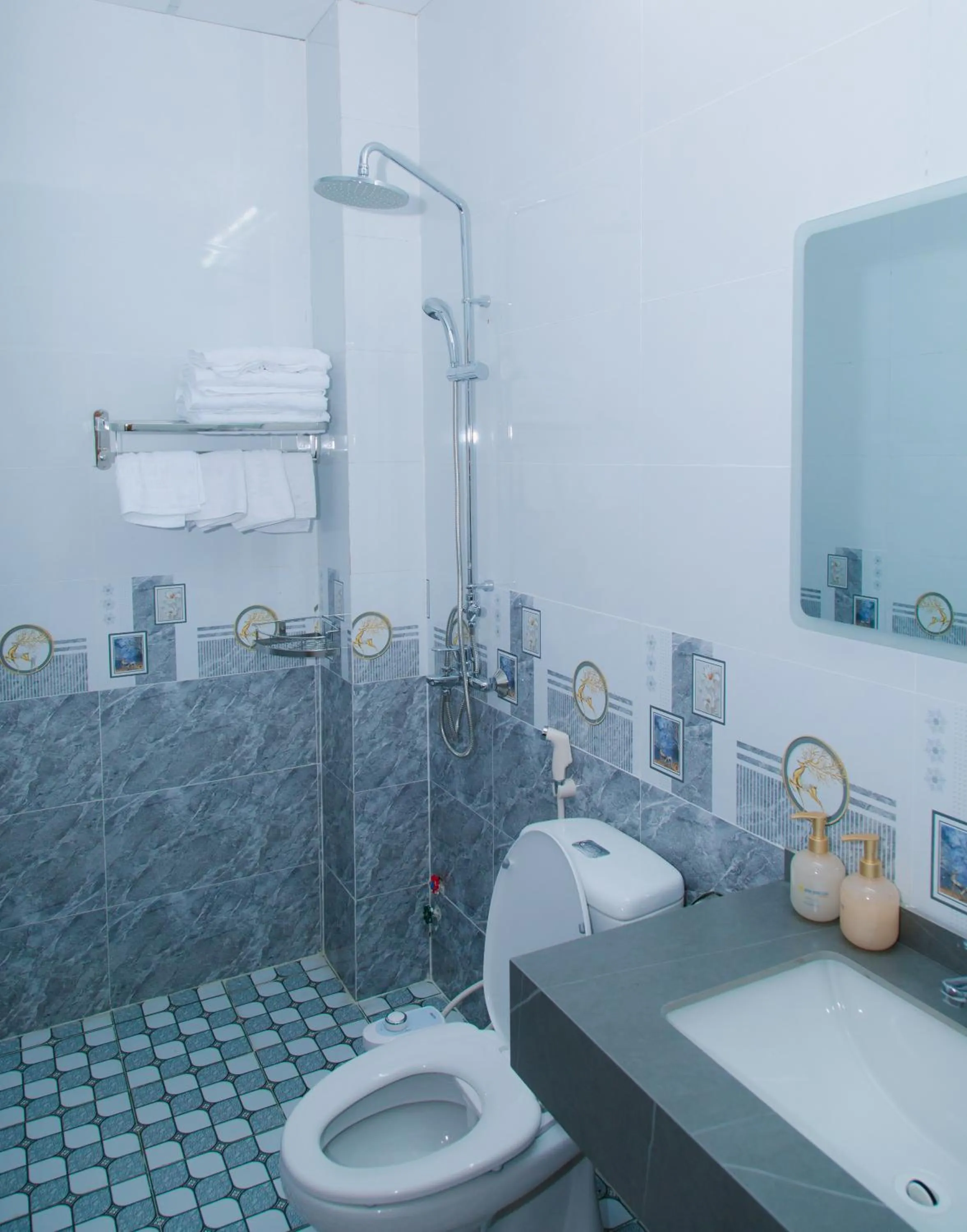 Shower in Minh Minh Nam 2 Hotel