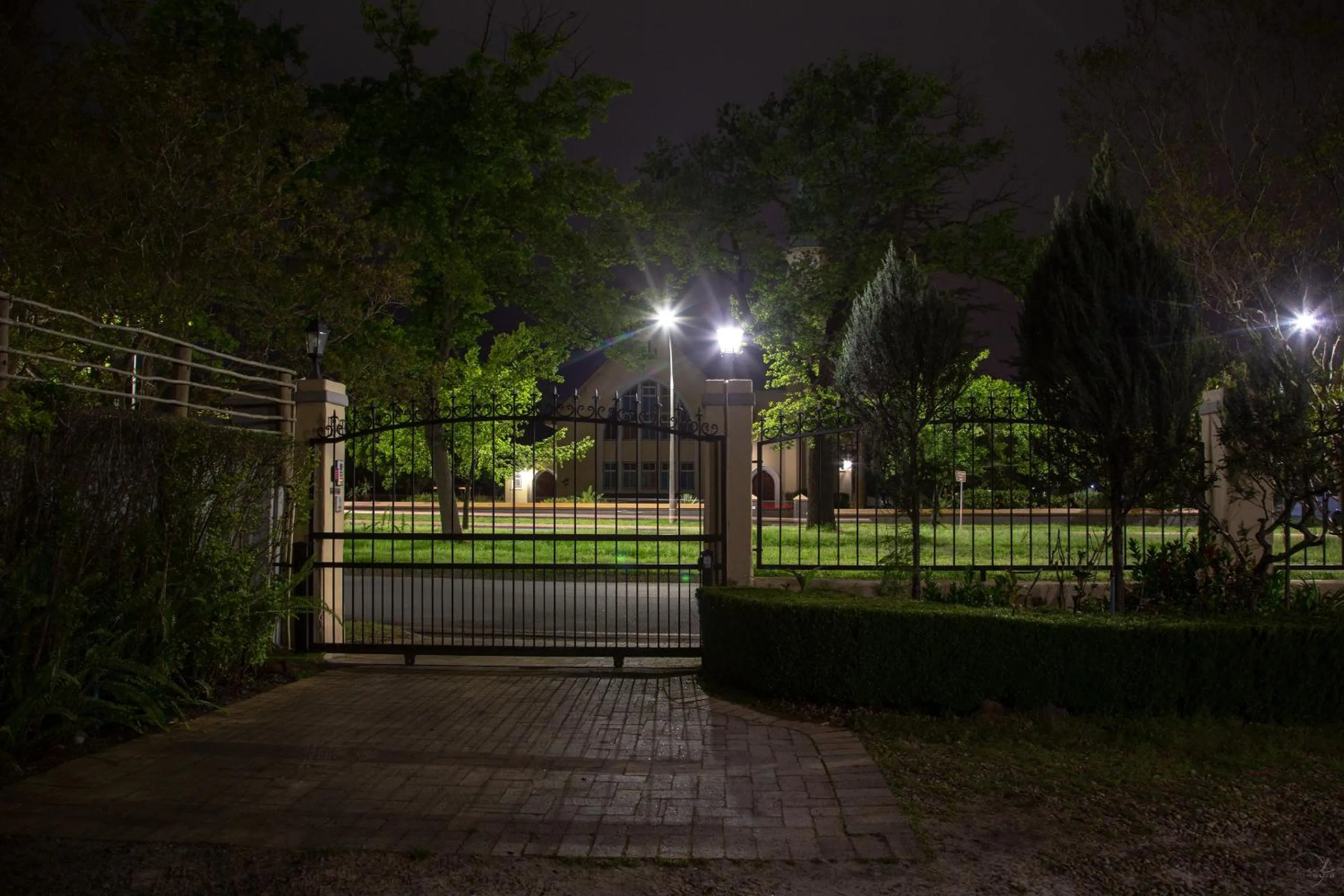 Facade/entrance in 10 Alexander B&B