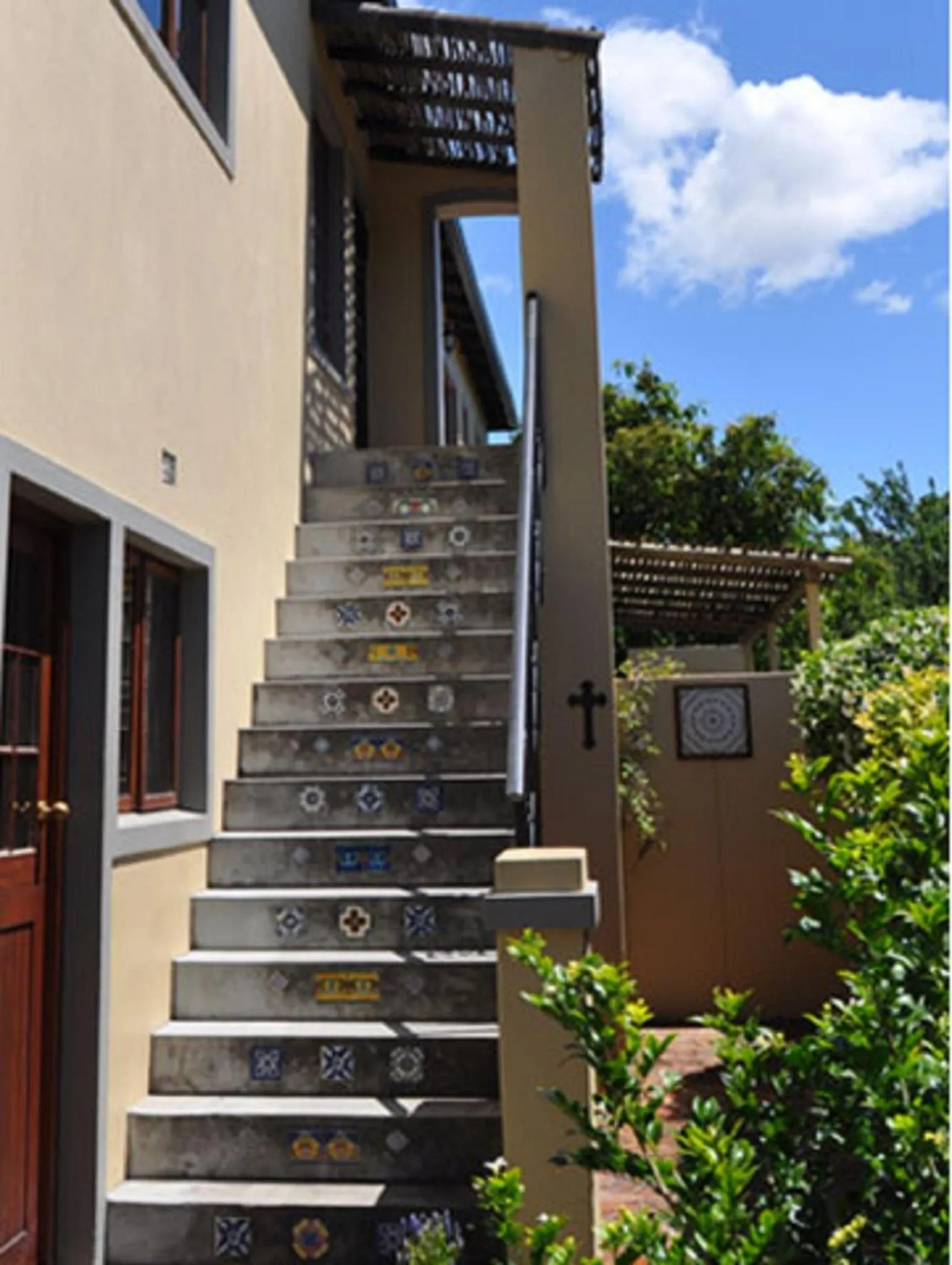 Facade/entrance in 10 Alexander B&B