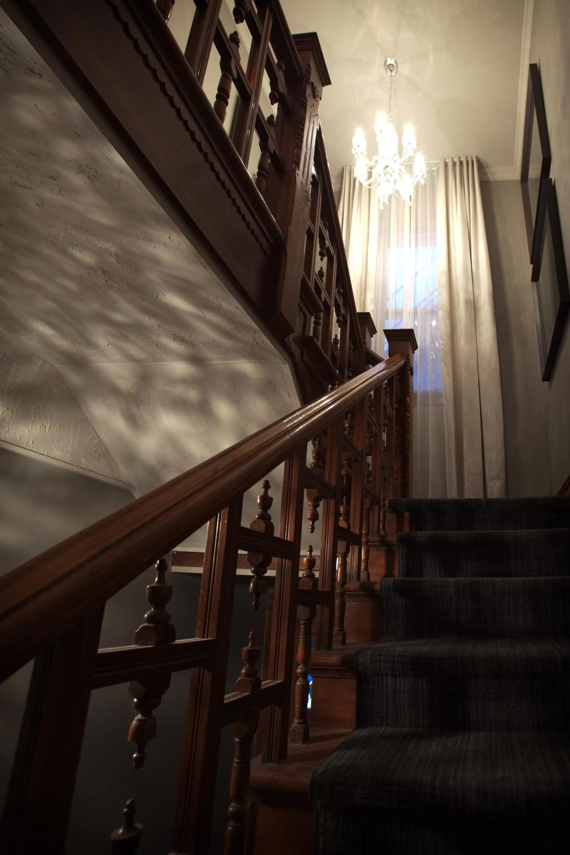 Decorative detail in Le Pleasant Hôtel & Café