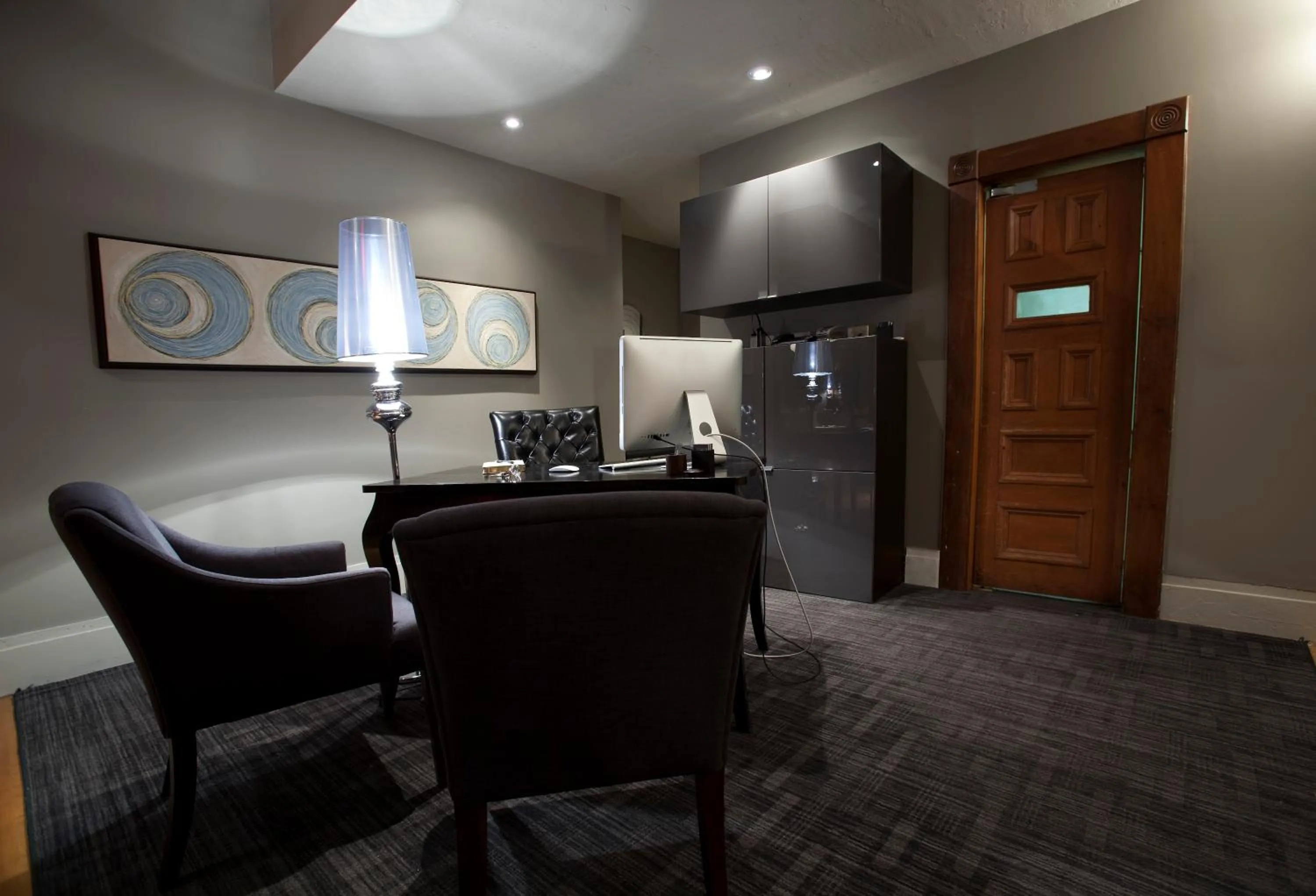 Seating area in Le Pleasant Hôtel & Café