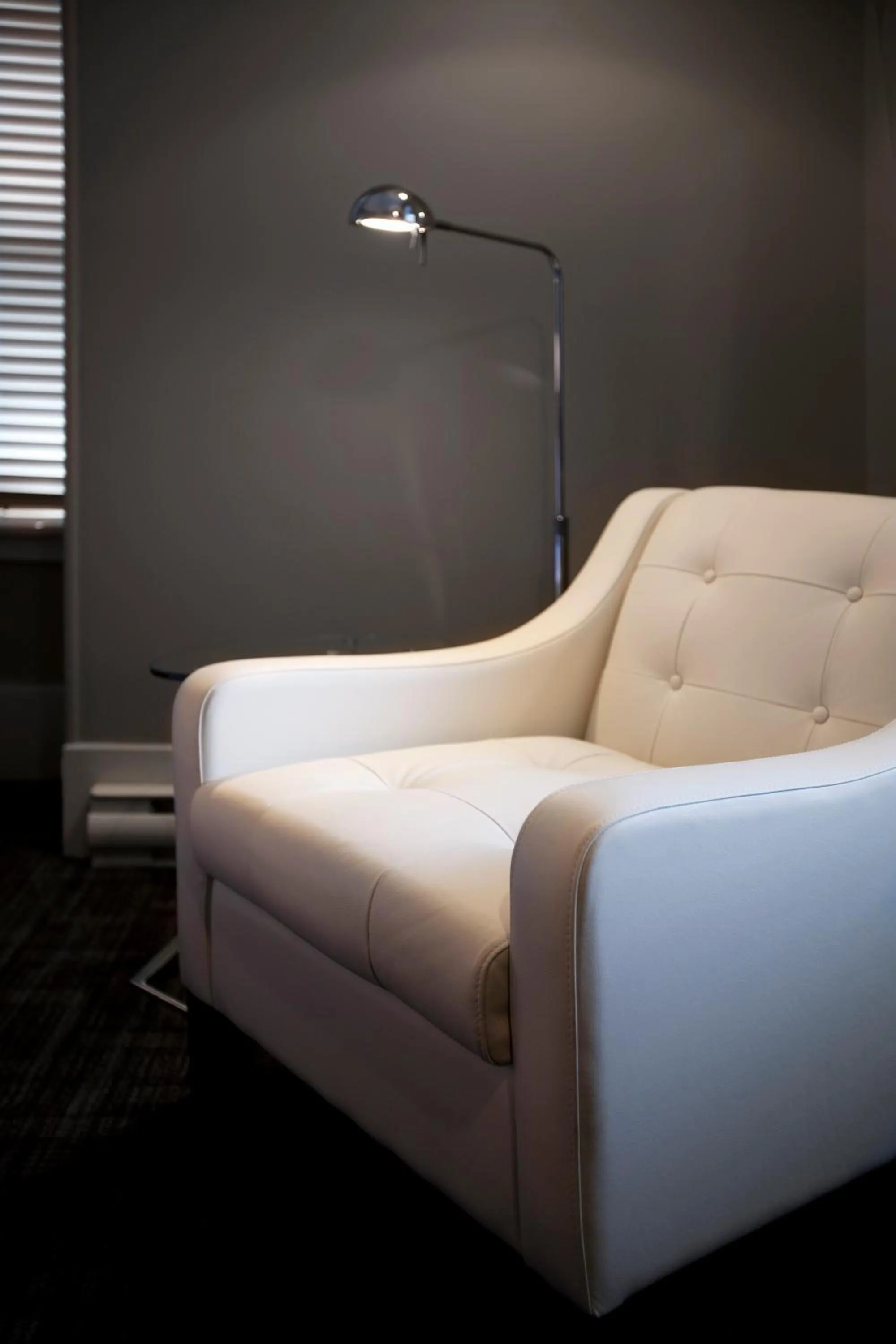 Seating area, Bed in Le Pleasant Hôtel & Café
