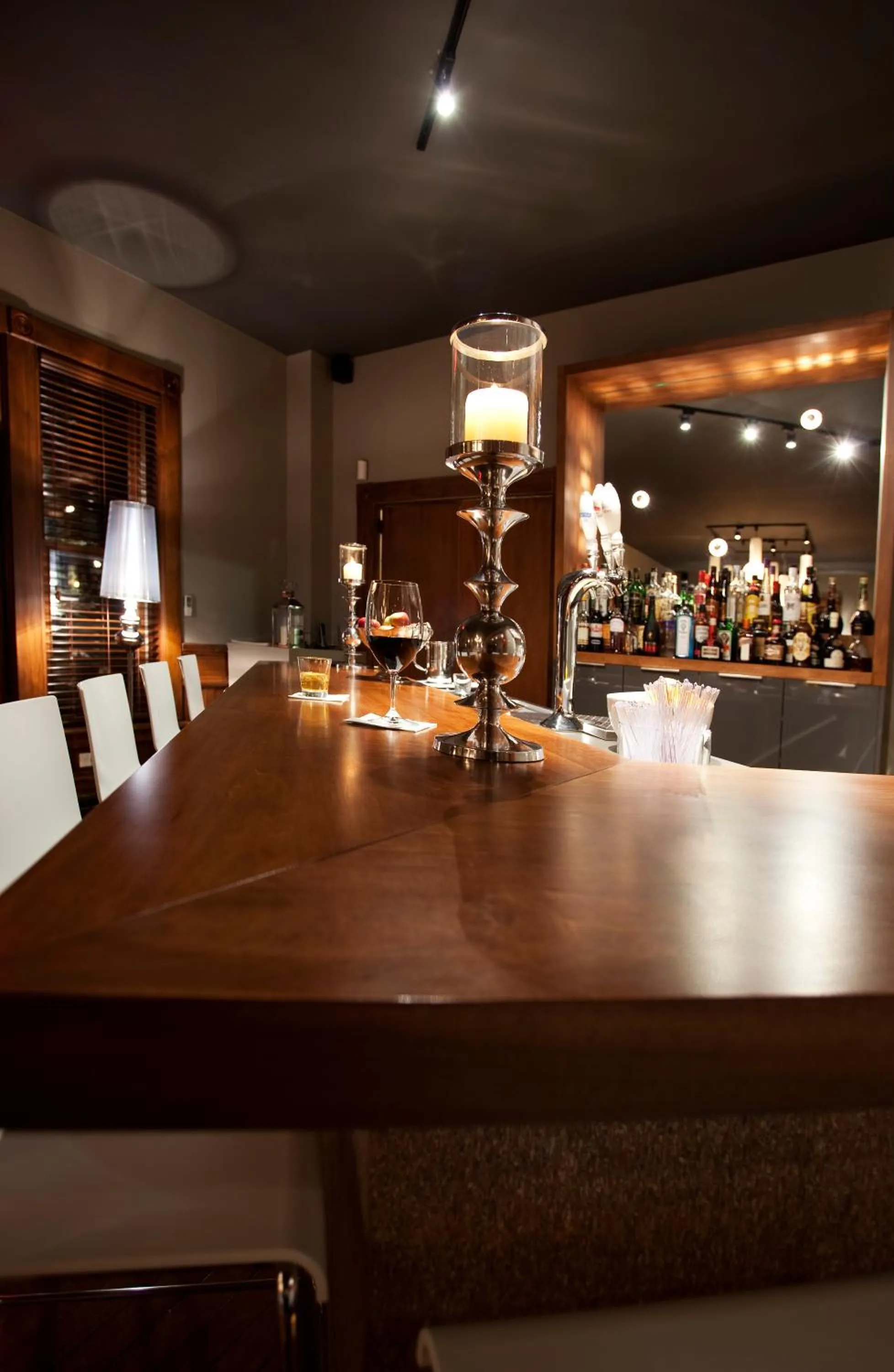 Lounge or bar in Le Pleasant Hôtel & Café