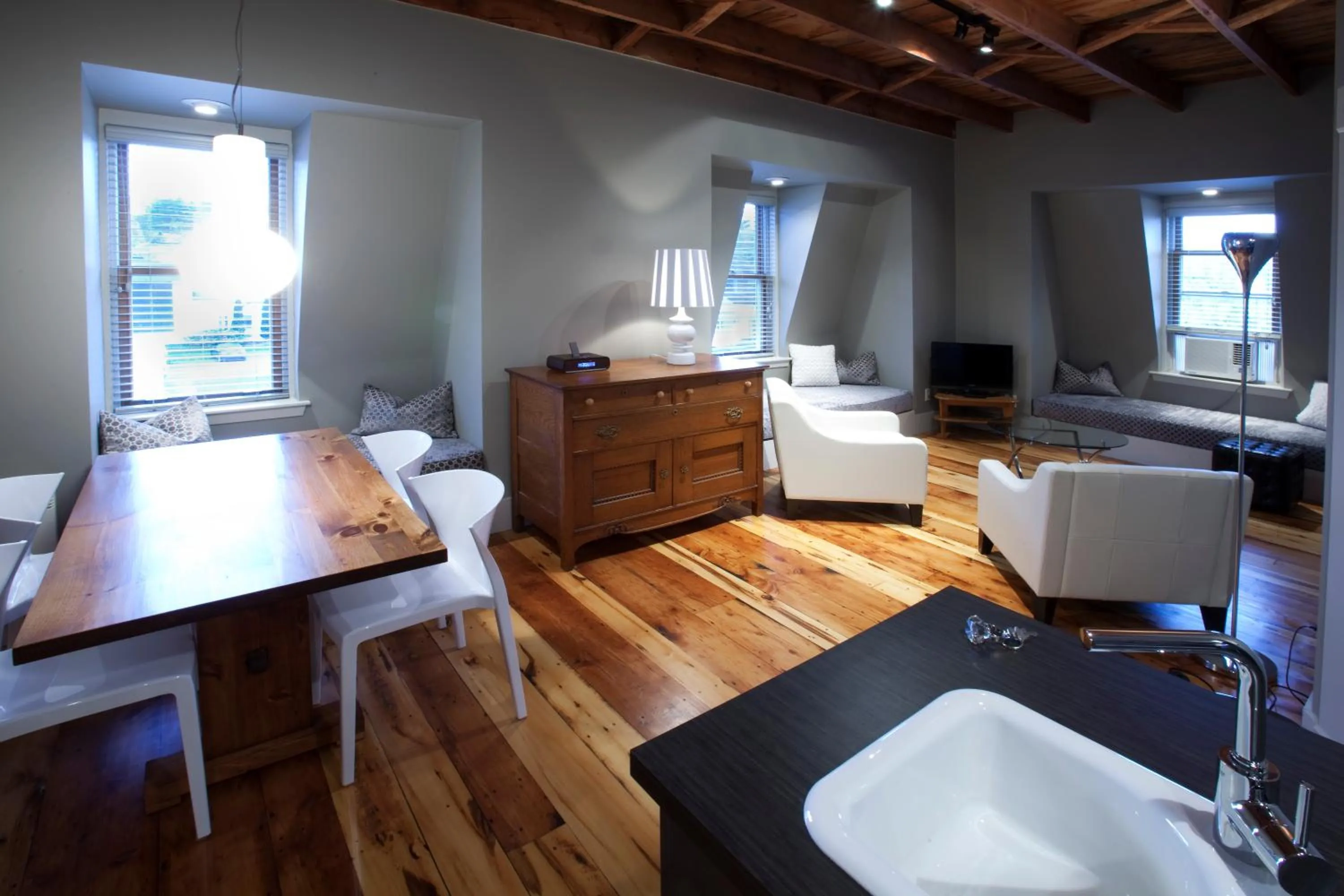 Living room in Le Pleasant Hôtel & Café