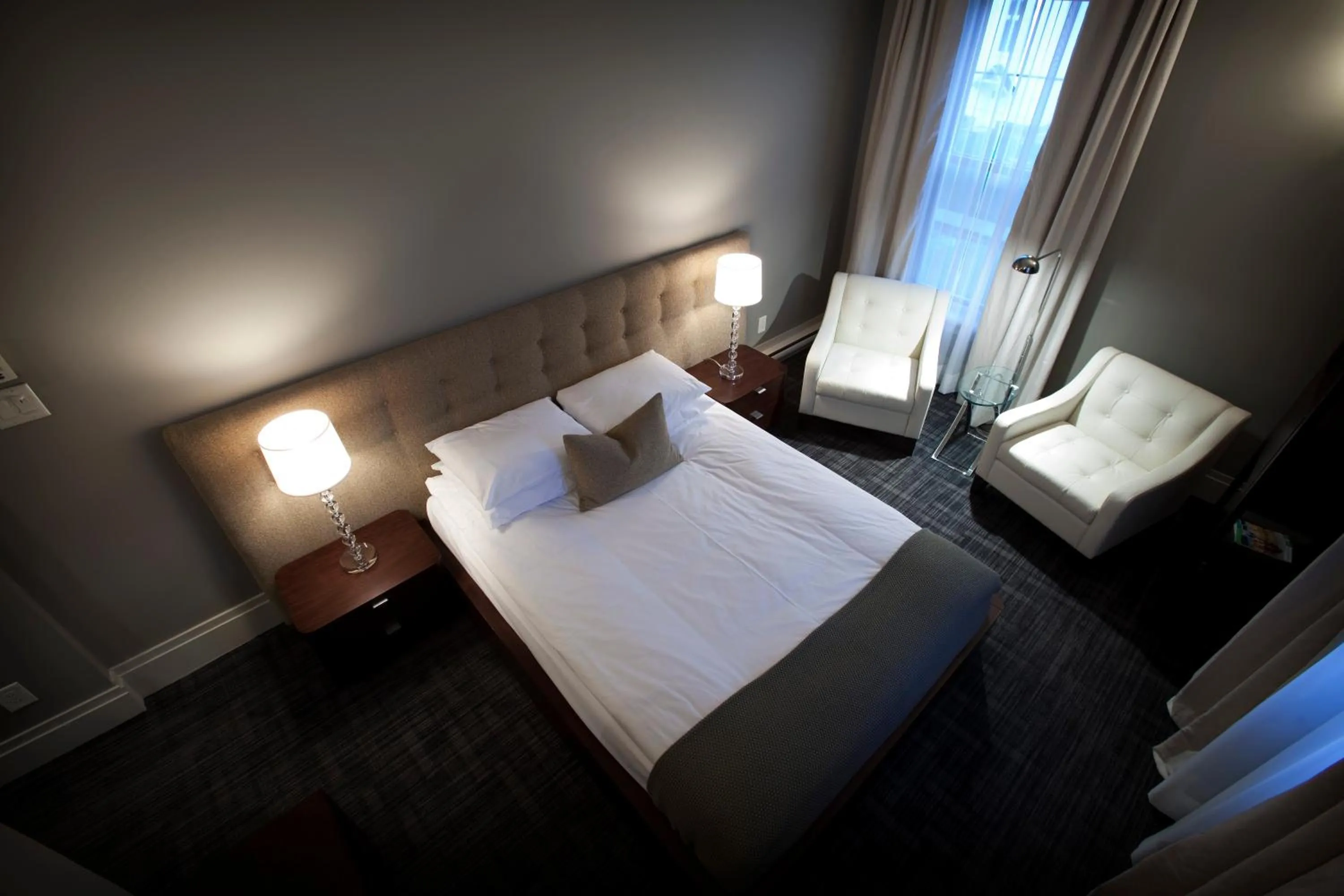 Photo of the whole room, Bed in Le Pleasant Hôtel & Café