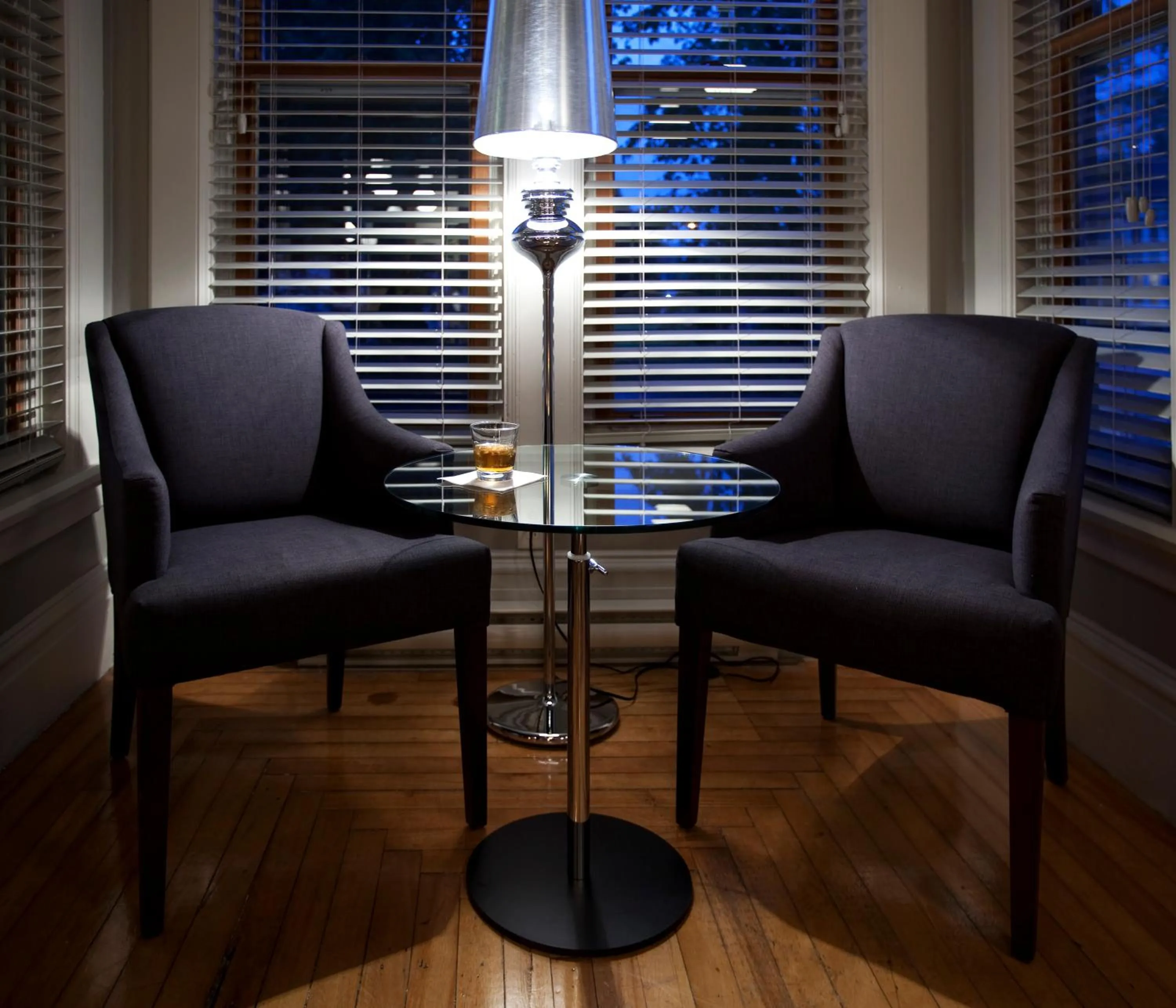 Seating area in Le Pleasant Hôtel & Café