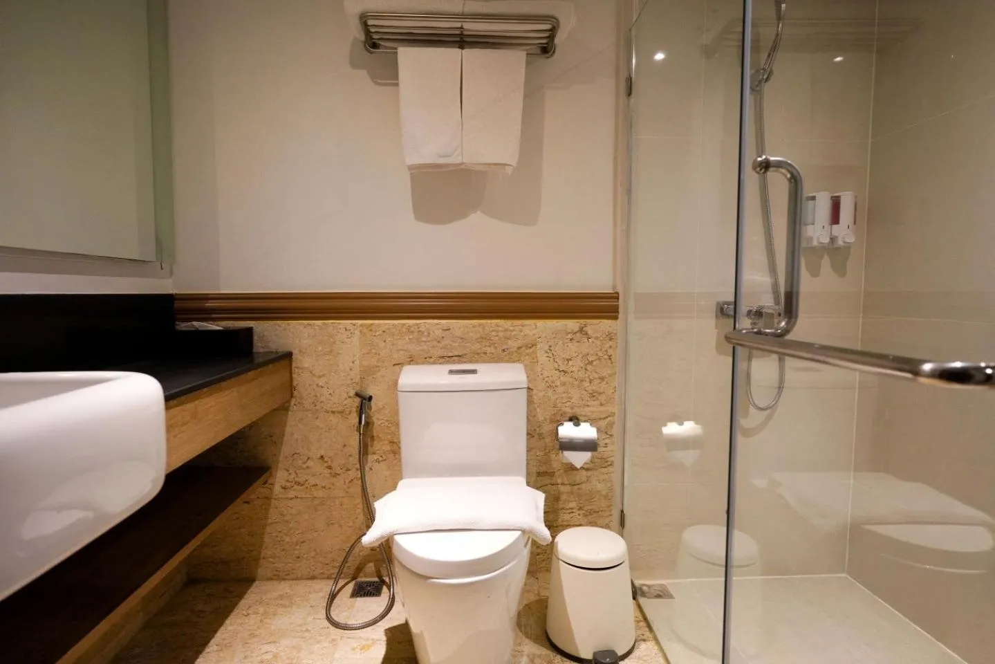 Bathroom in The poshtel Bangkok By Benya