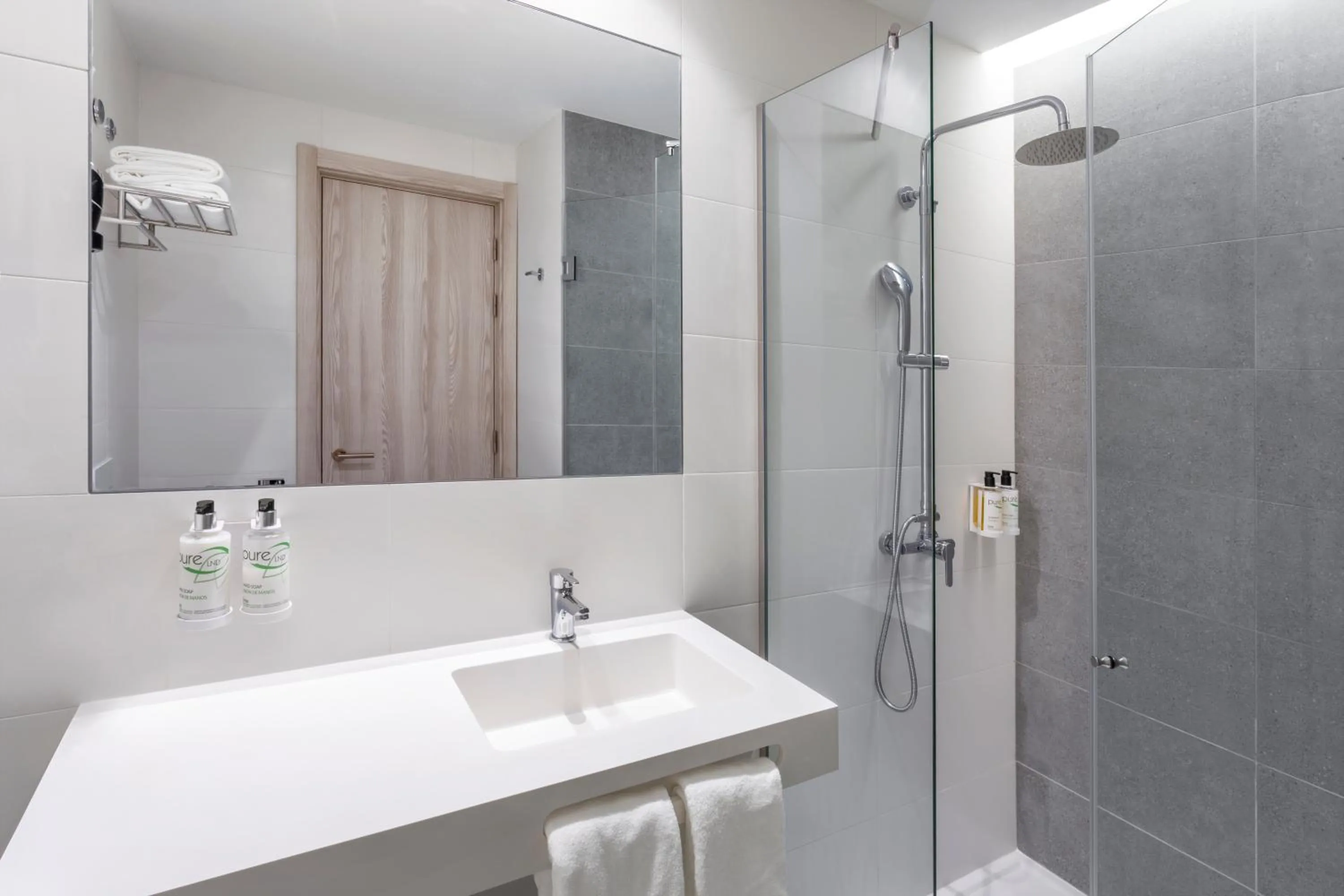 Shower in B&B HOTEL Vila do Conde