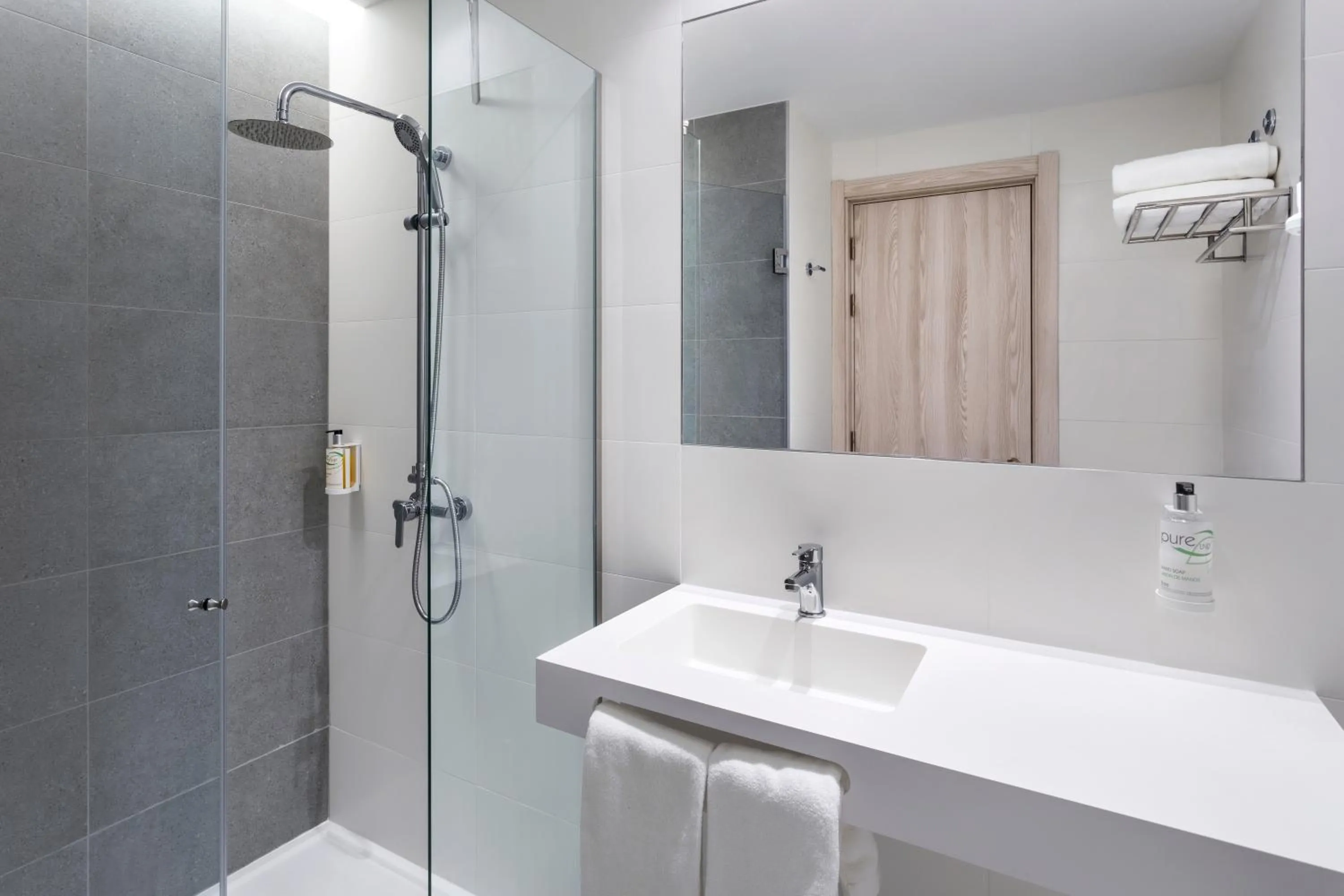 Shower in B&B HOTEL Vila do Conde