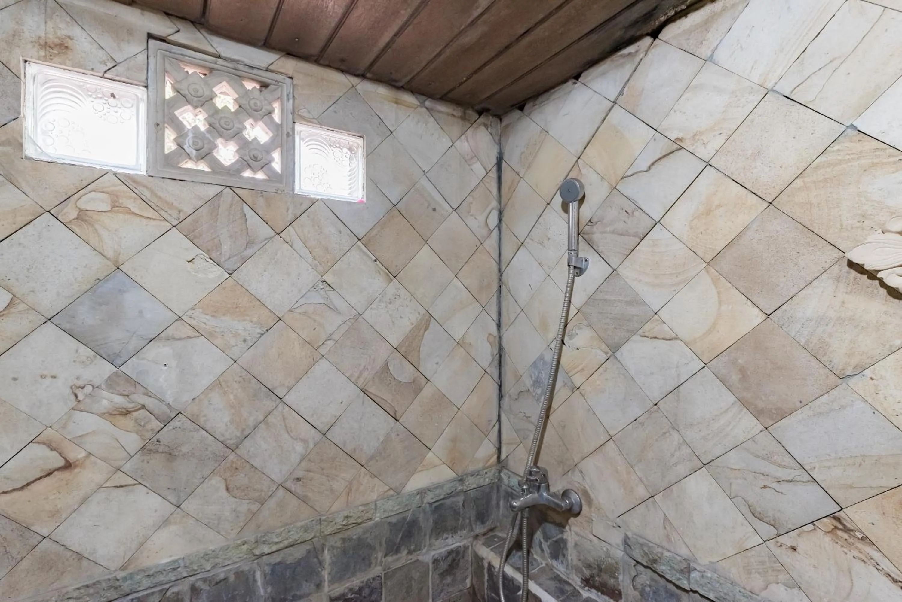 Bathroom in Urbanview Resort Anty Cisarua Tugu Puncak by RedDoorz