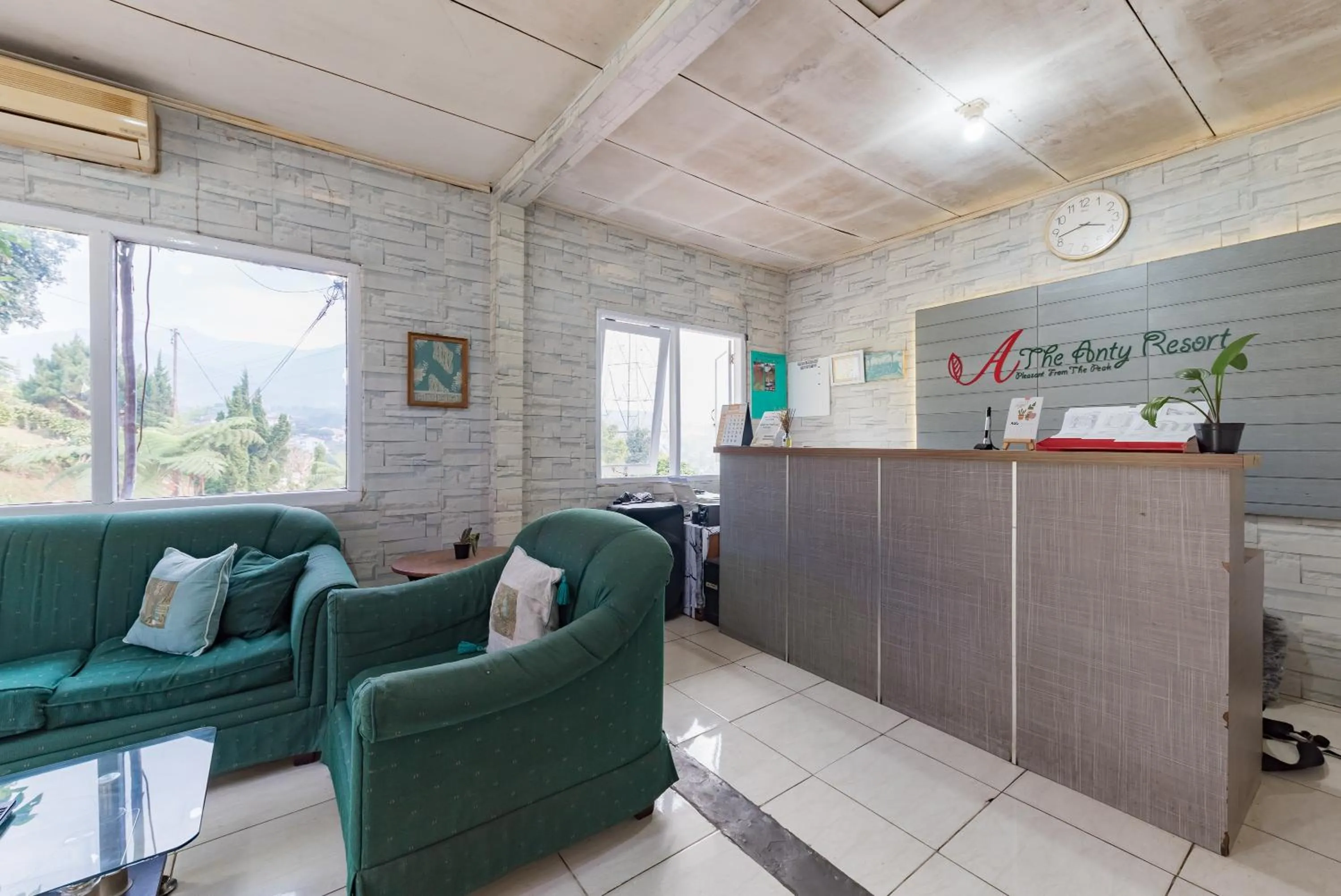 Lobby or reception in Urbanview Resort Anty Cisarua Tugu Puncak by RedDoorz