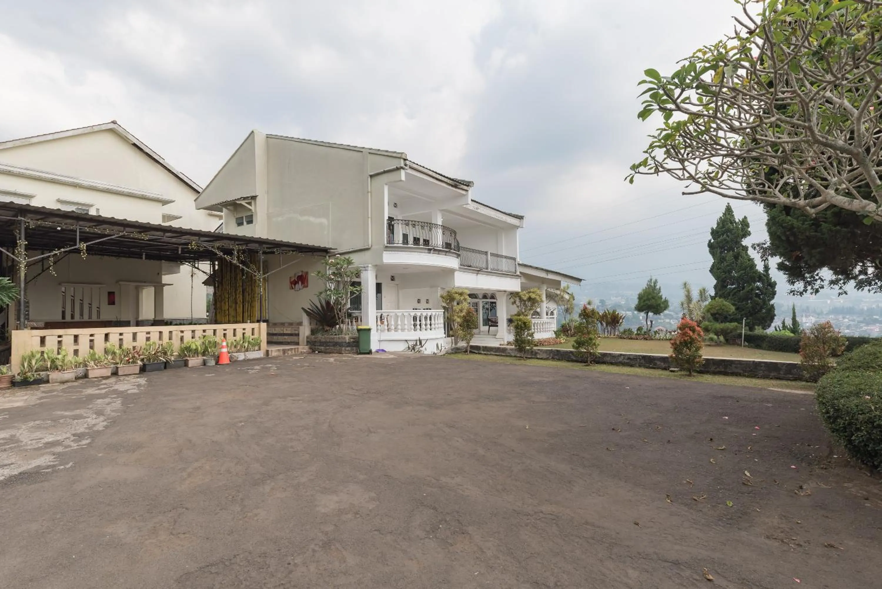 Property building in Urbanview Resort Anty Cisarua Tugu Puncak by RedDoorz