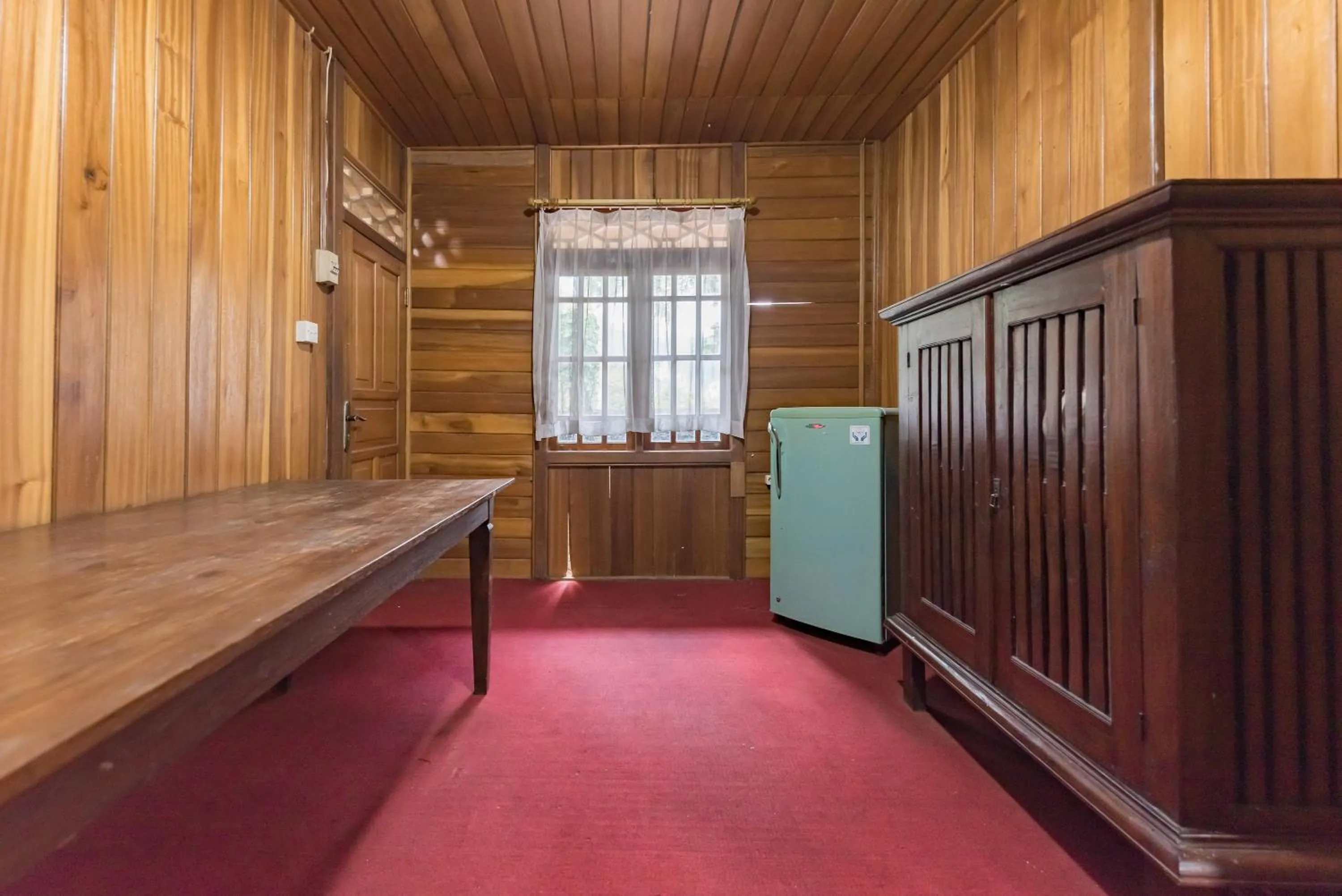 wardrobe in Urbanview Resort Anty Cisarua Tugu Puncak by RedDoorz