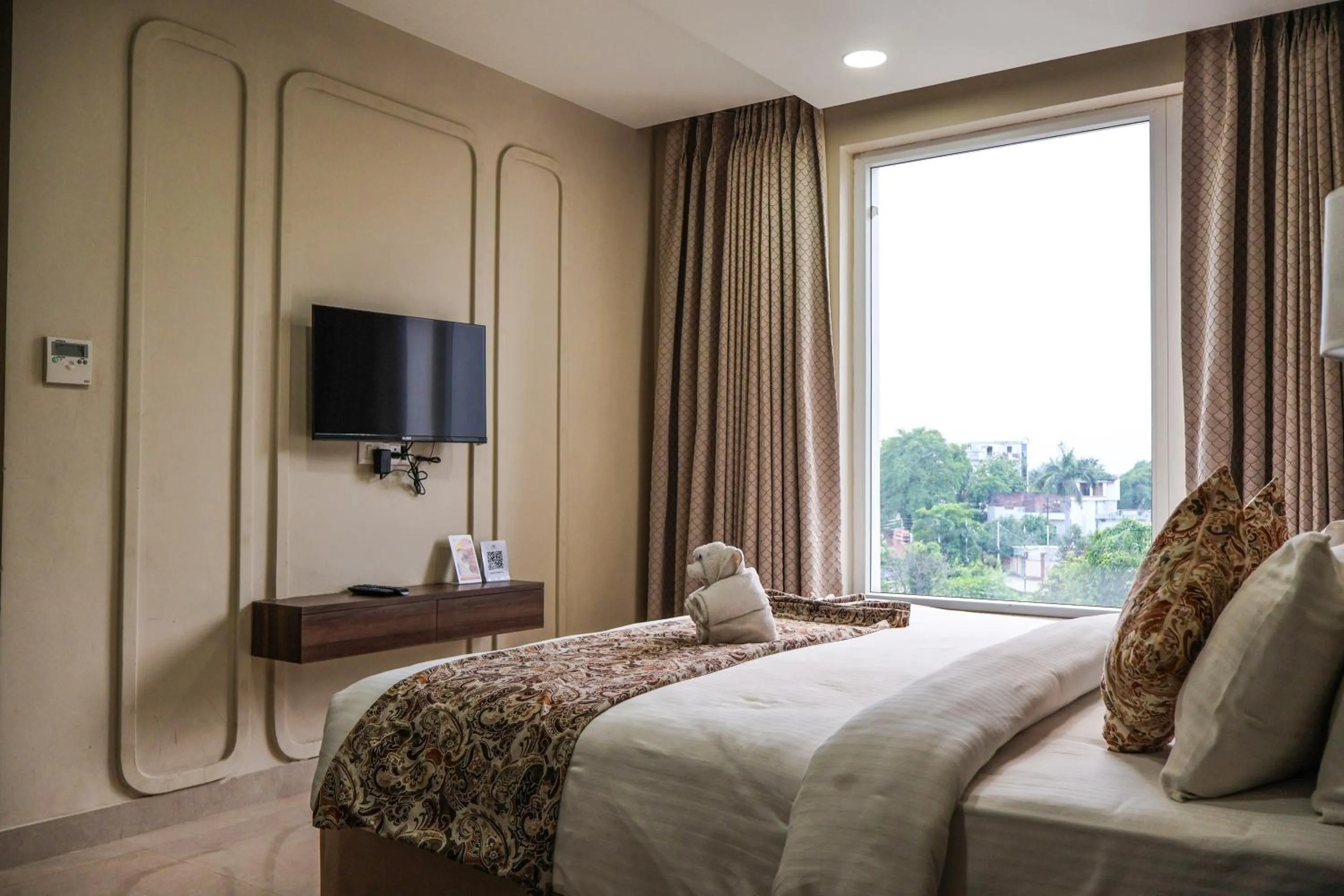 Bed in HHW Buddha Lineage