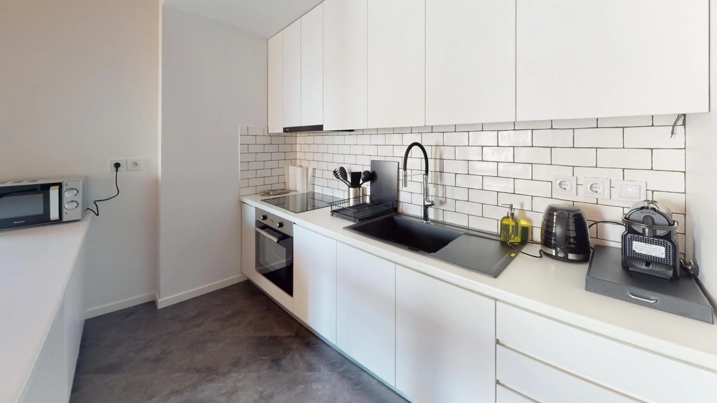 Coffee/tea facilities in OneZeroTwo by Zoia Living