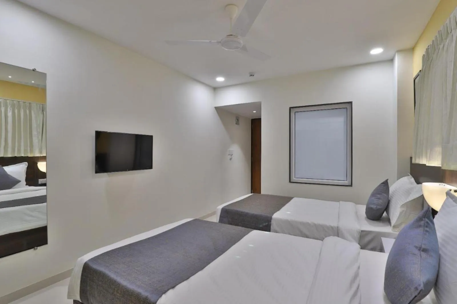 TV and multimedia, Bed in Leo Hotel