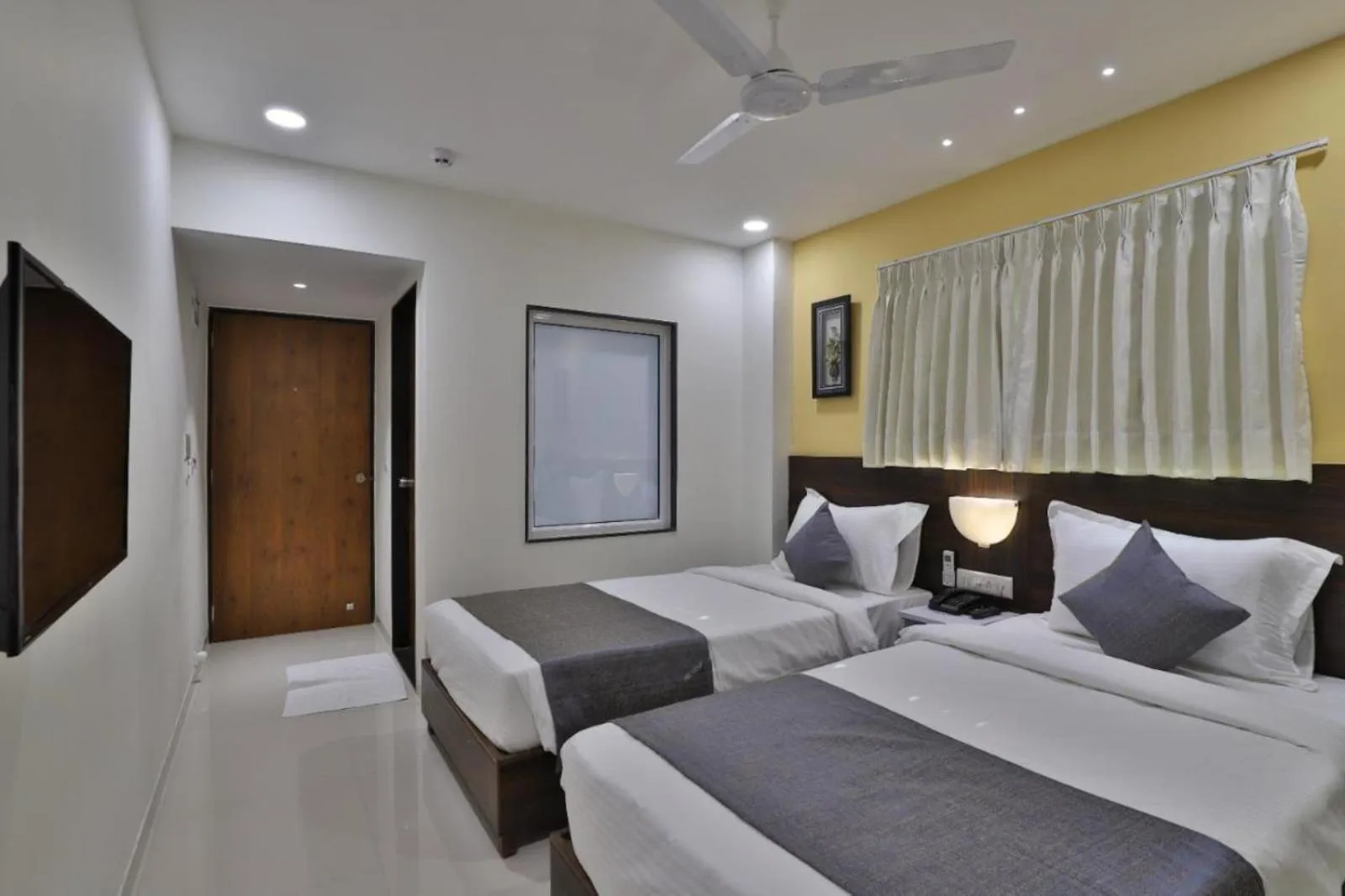 TV and multimedia, Bed in Leo Hotel