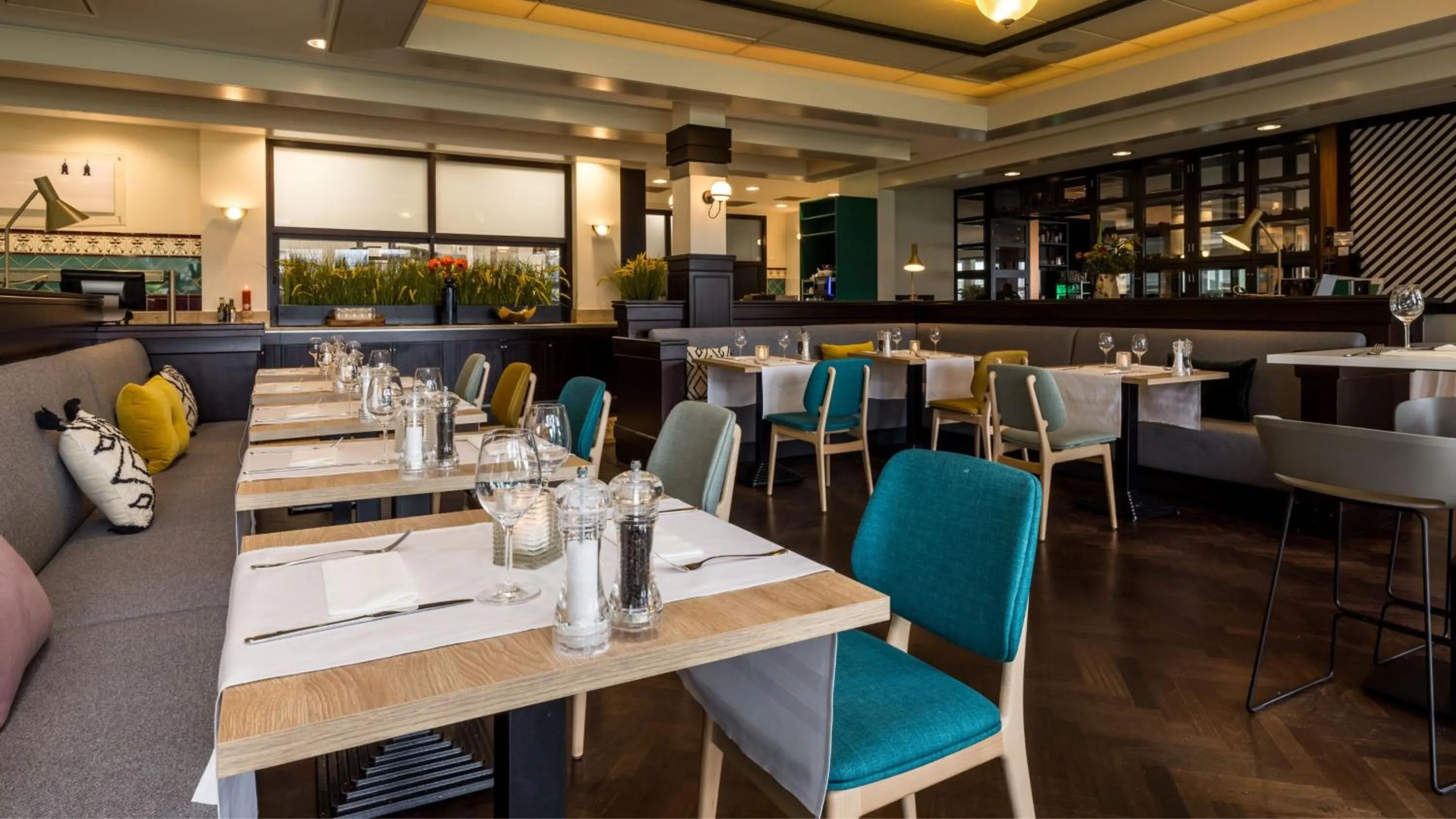 Restaurant/places to eat in Holiday Inn Eindhoven Centre by IHG