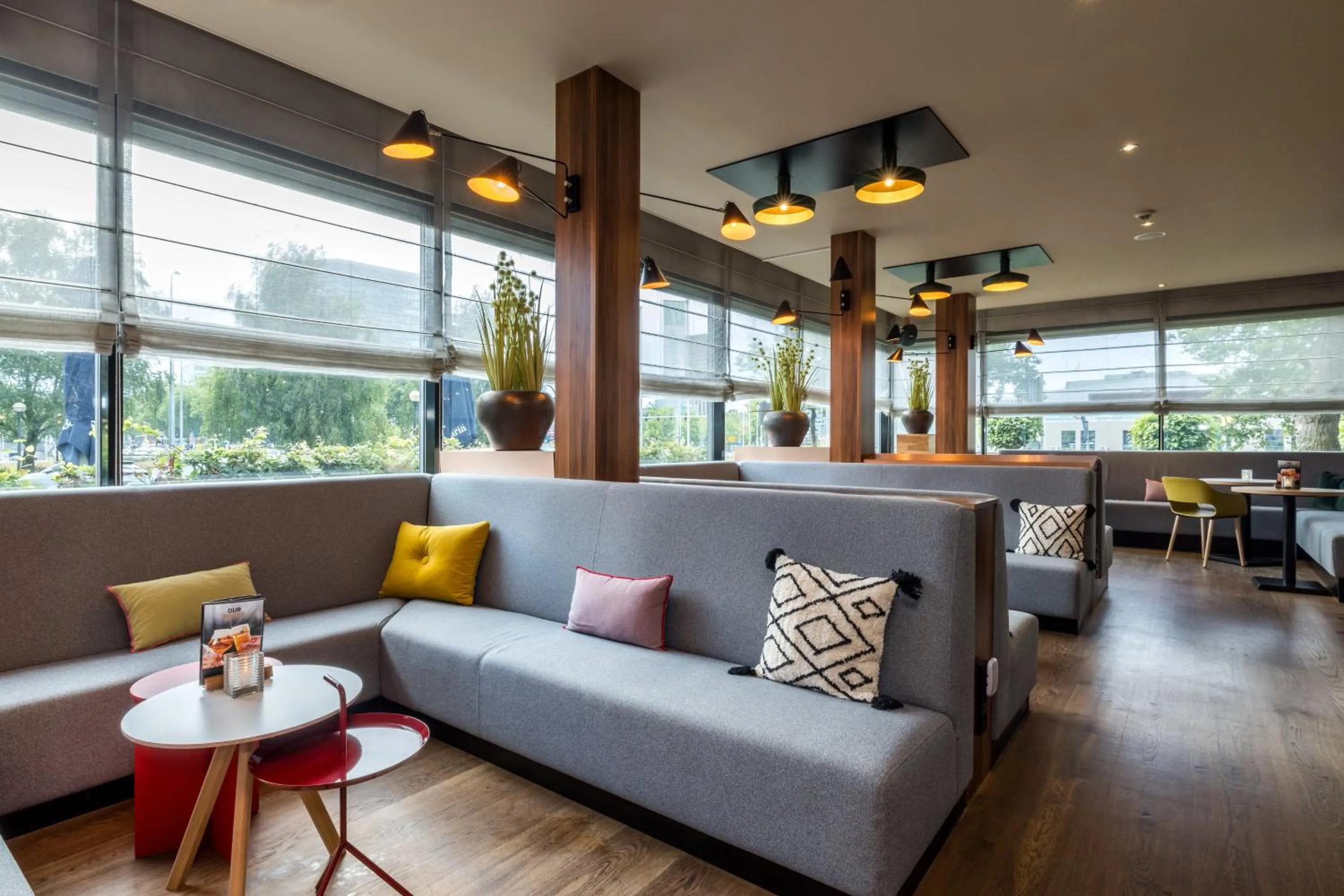 Lounge or bar in Holiday Inn Eindhoven Centre by IHG