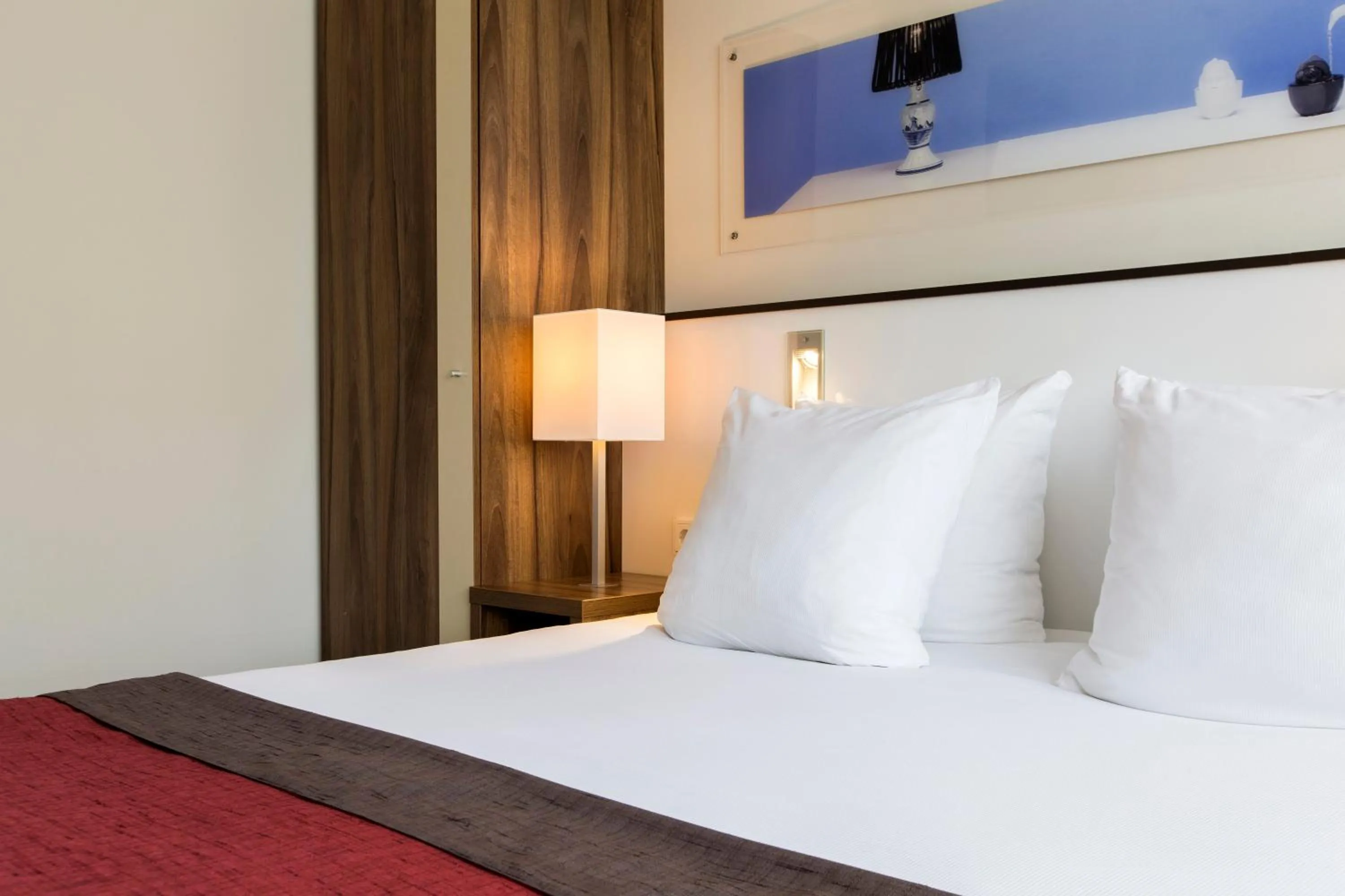 Photo of the whole room, Bed in Holiday Inn Eindhoven Centre by IHG