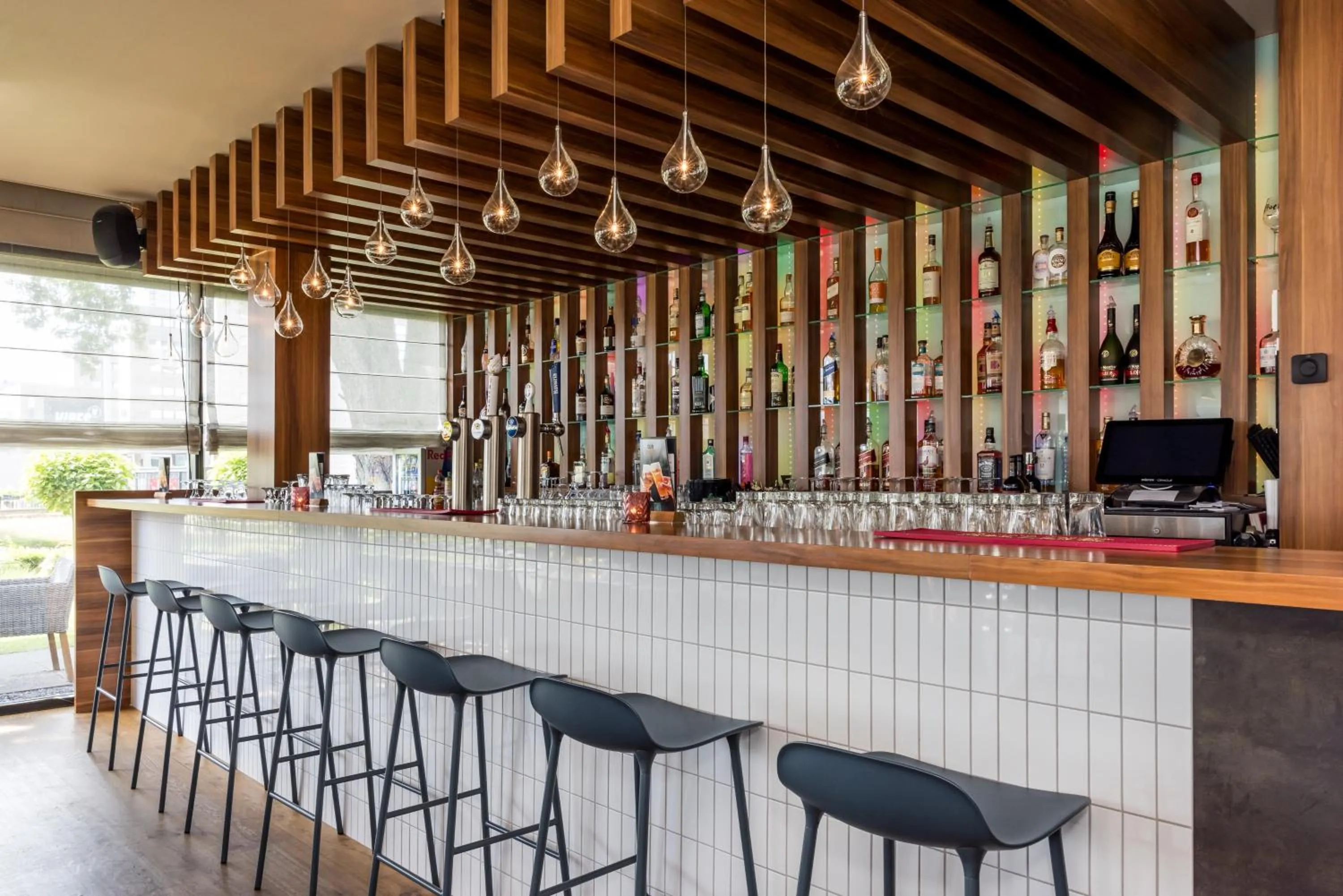 Lounge or bar in Holiday Inn Eindhoven Centre by IHG