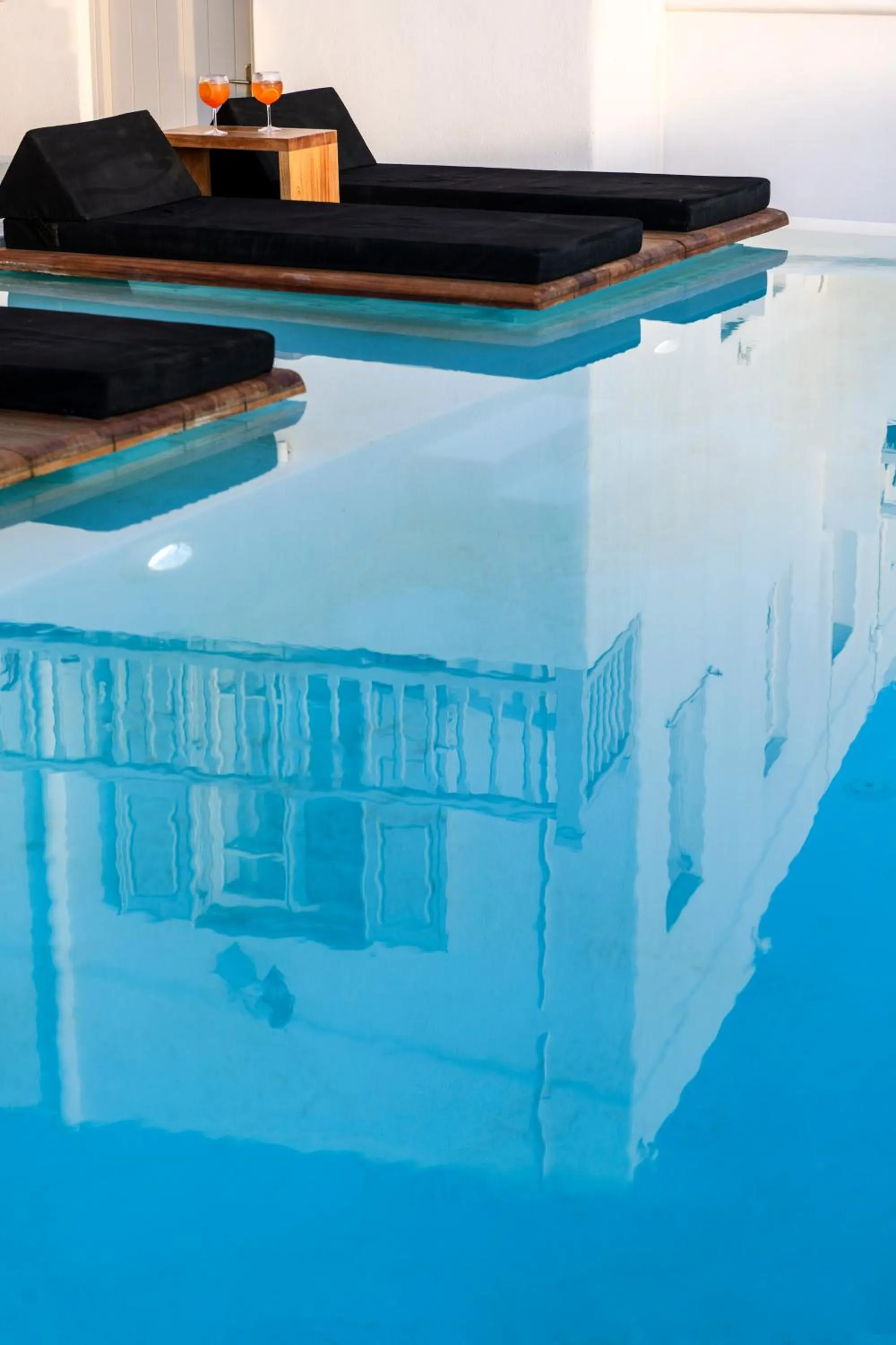 Swimming pool in Casa Anna Suites