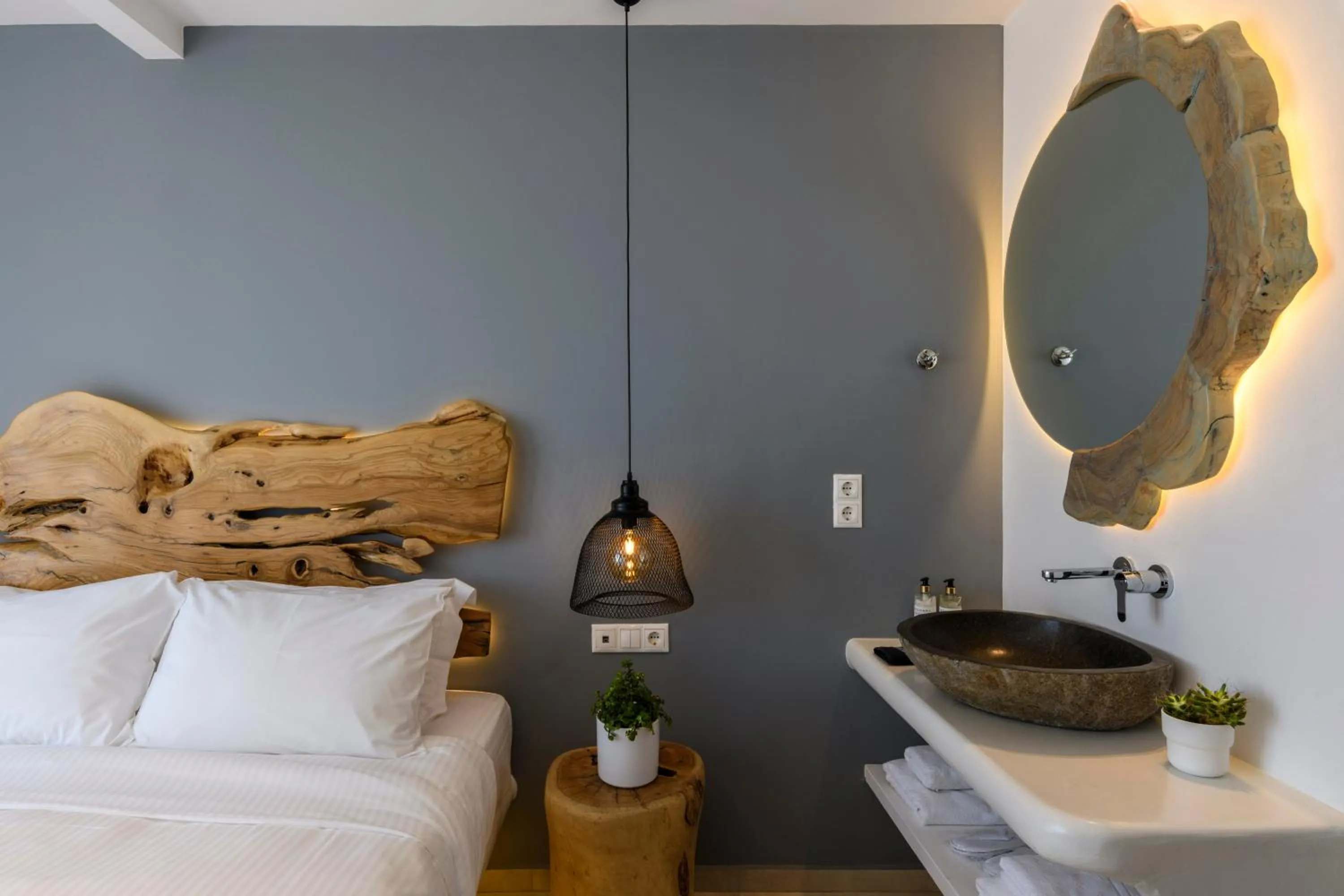 Bathroom, Bed in Casa Anna Suites