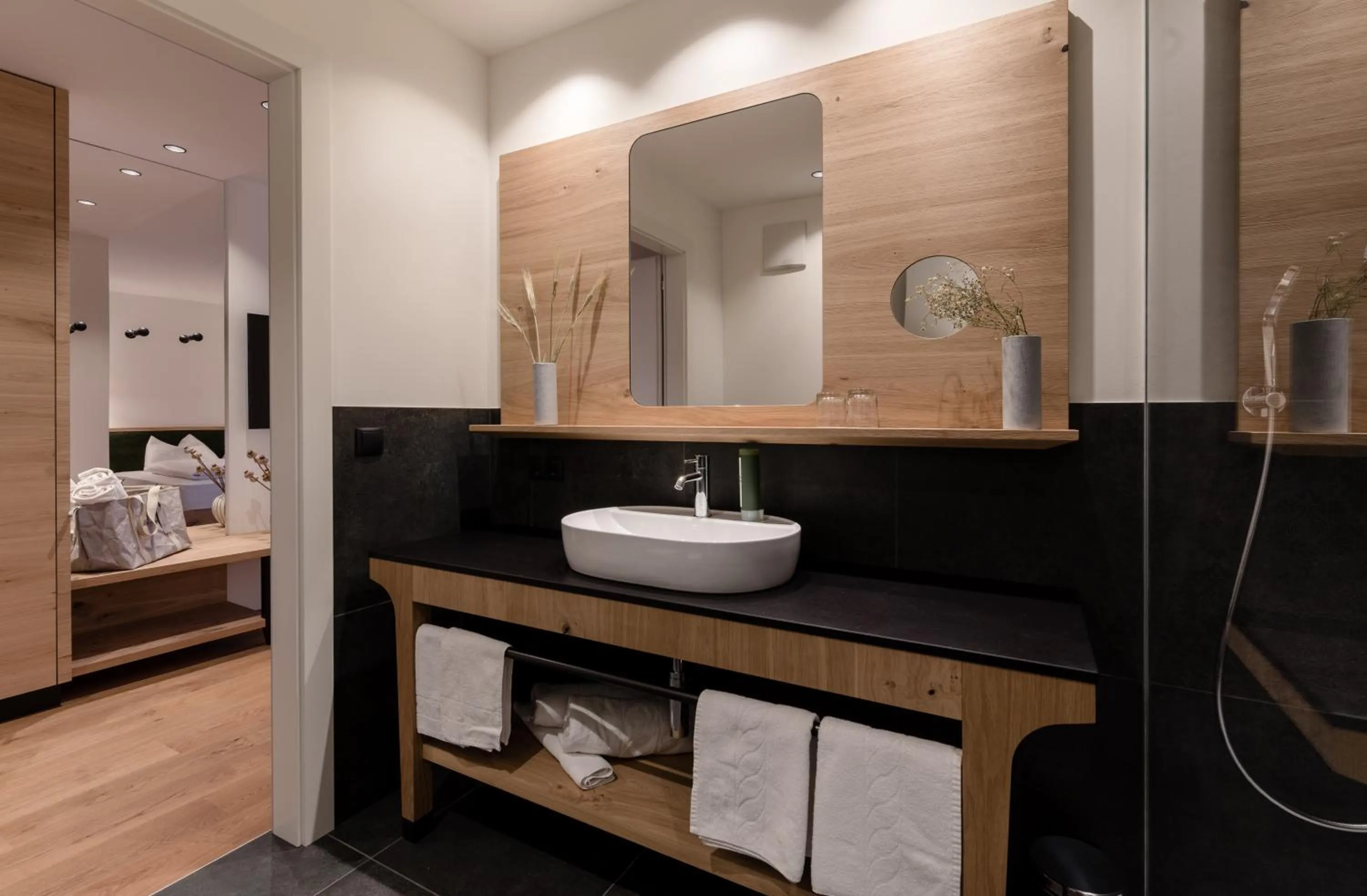 Bathroom, Bed in Hotel Mühlenerhof