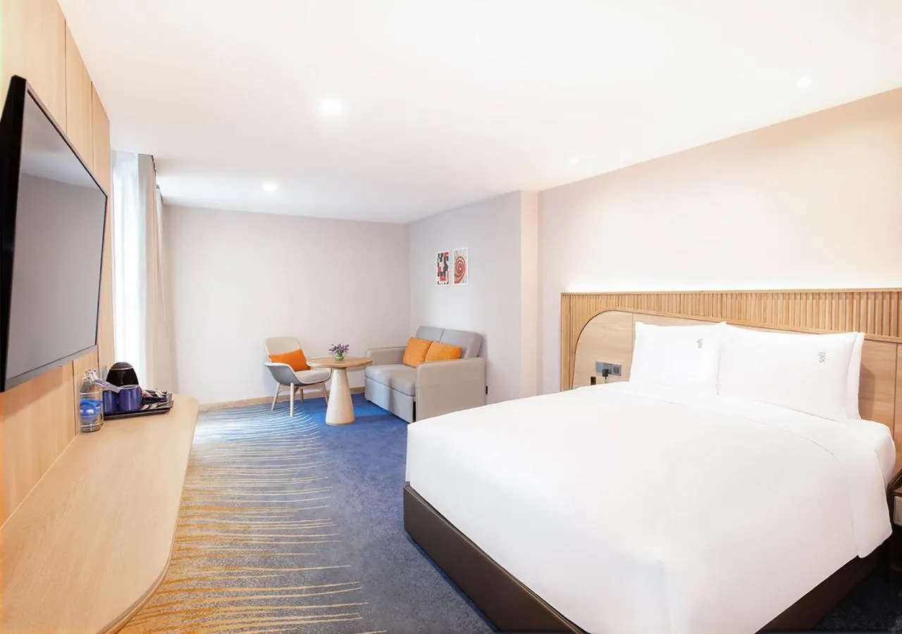 Bedroom, Bed in Holiday Inn Express & Suites Bangkok Central Pier by IHG
