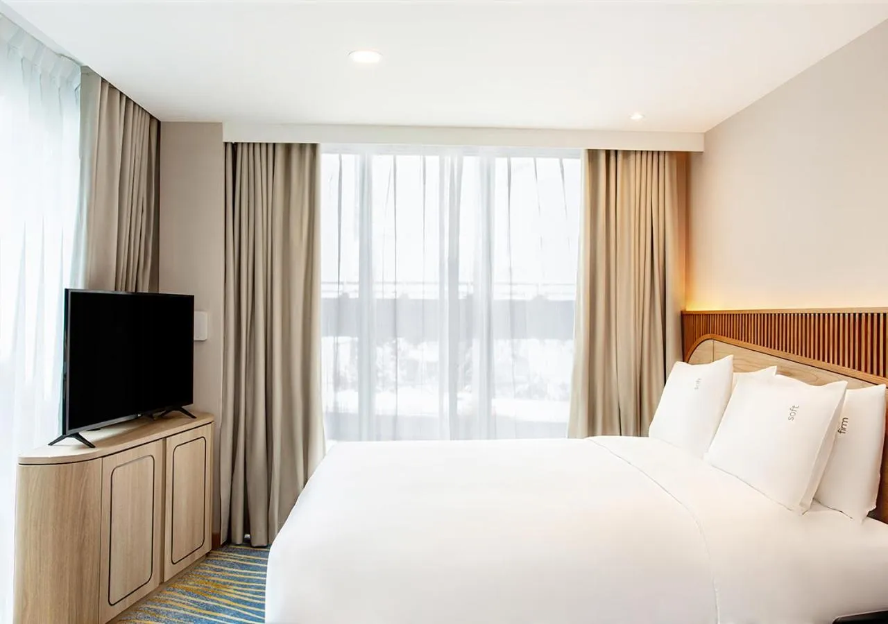Bedroom, Bed in Holiday Inn Express & Suites Bangkok Central Pier by IHG