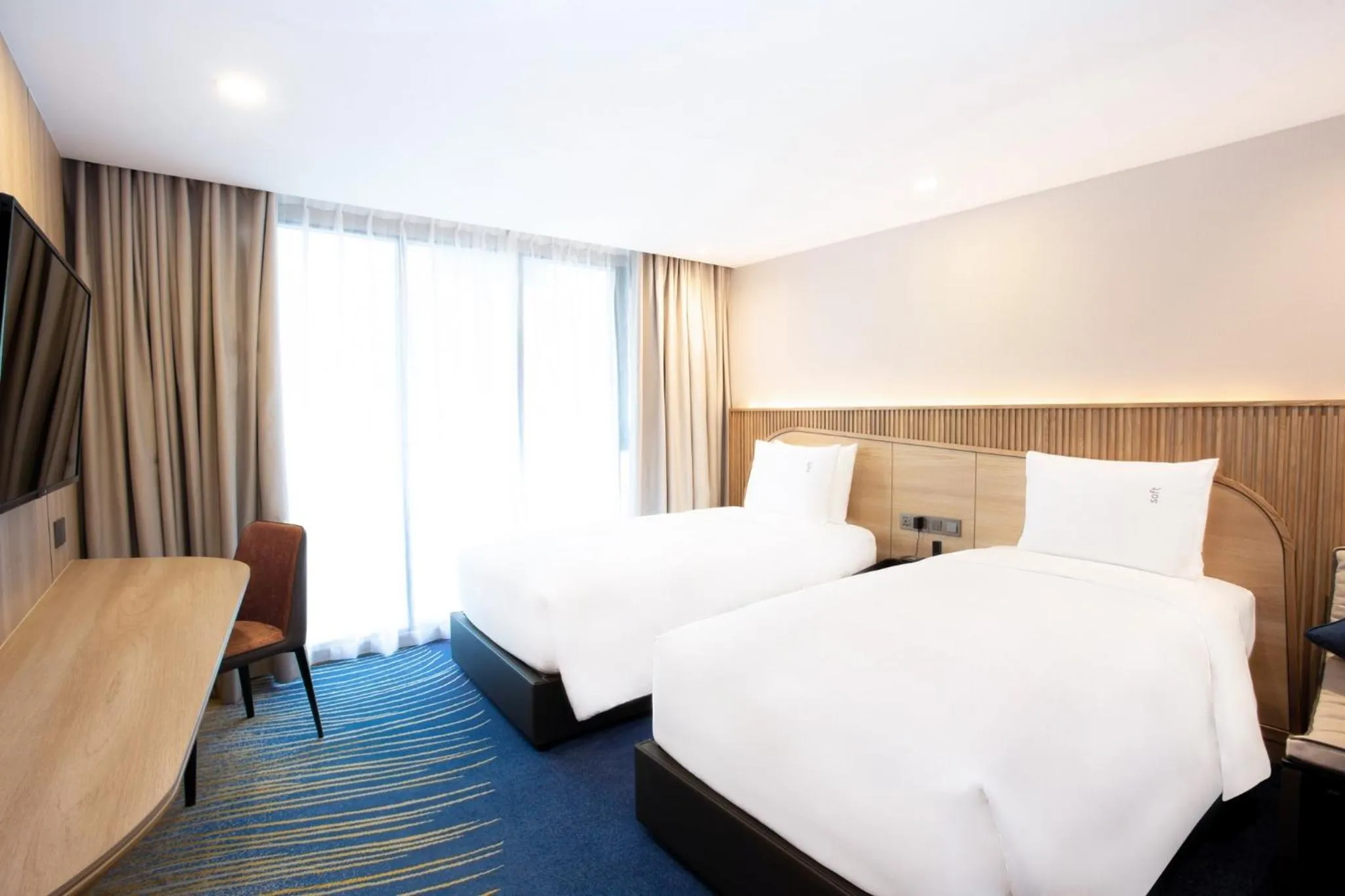 Bed in Holiday Inn Express & Suites Bangkok Central Pier by IHG