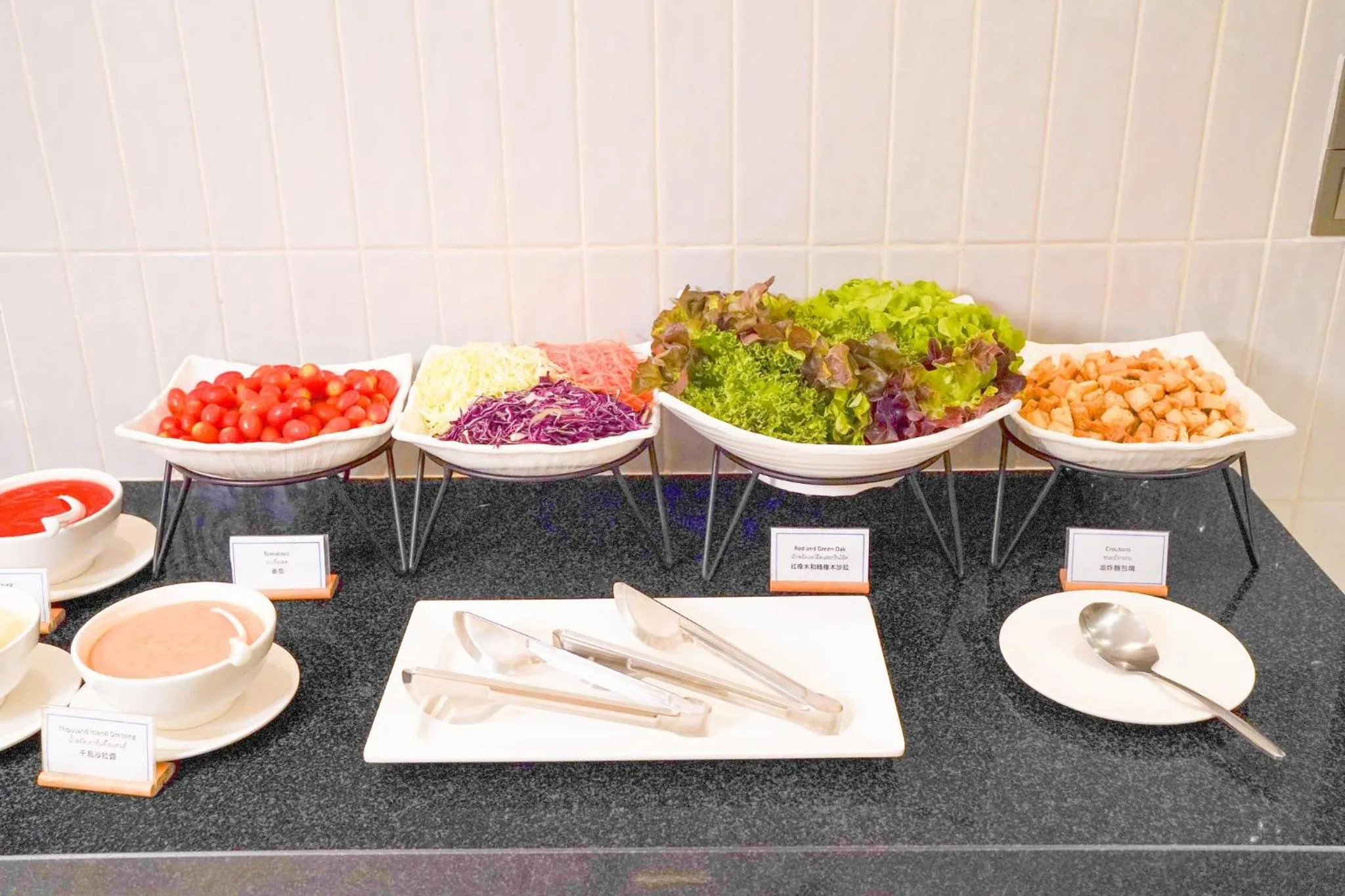 Restaurant/places to eat in Holiday Inn Express & Suites Bangkok Central Pier by IHG