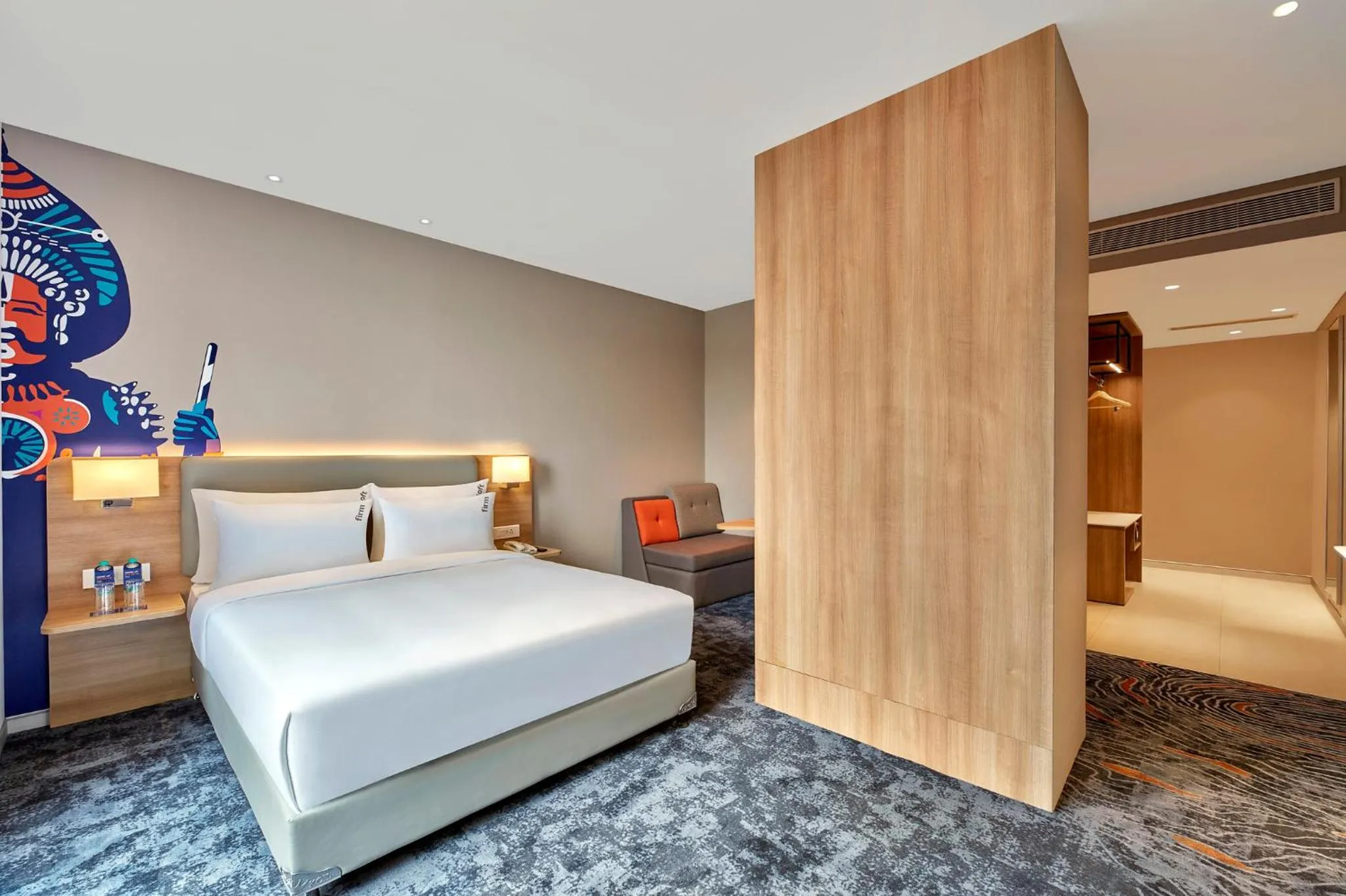 Photo of the whole room, Bed in Holiday Inn Express Bengaluru Bommasandra by IHG