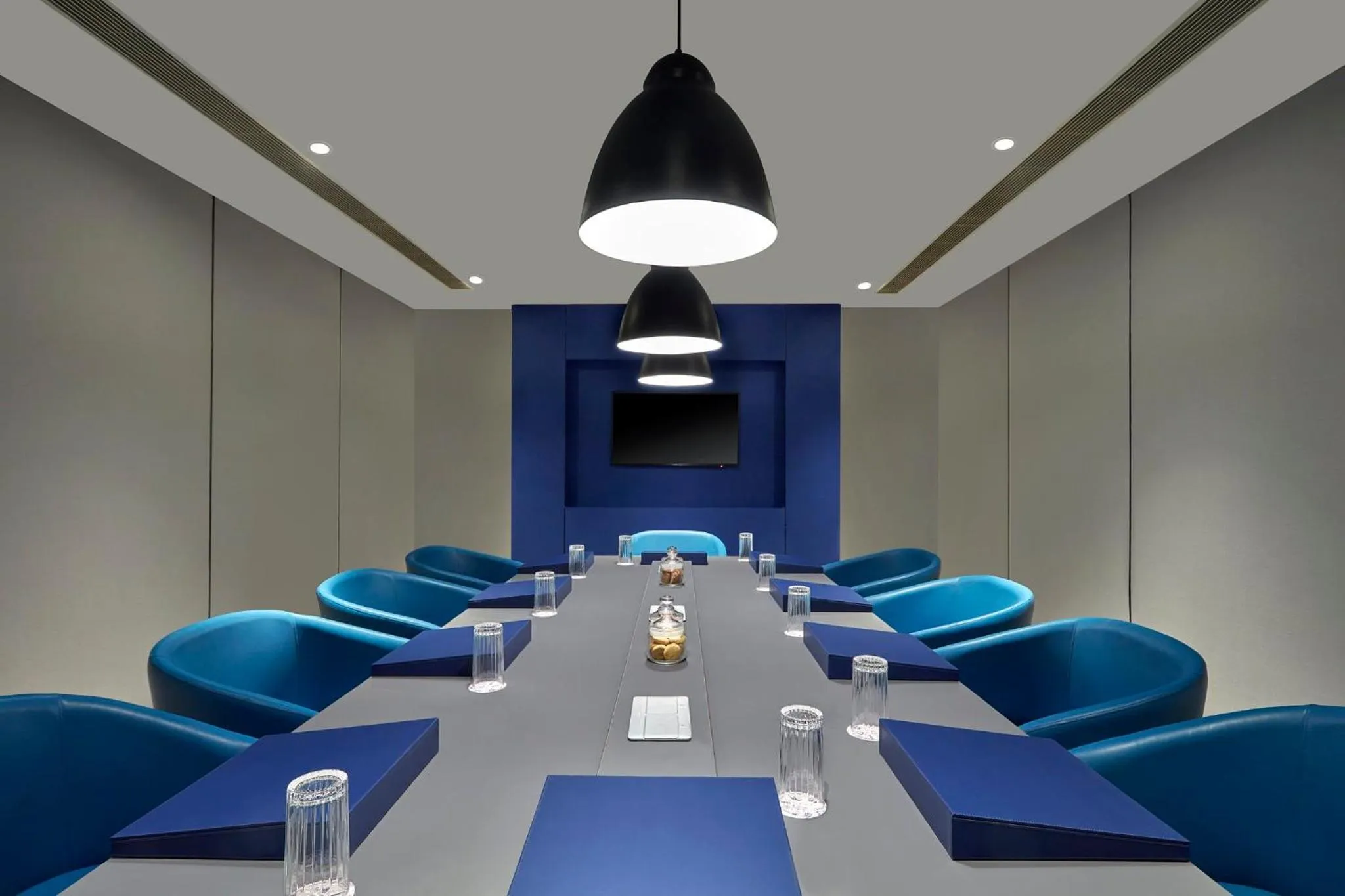 Meeting/conference room in Holiday Inn Express Bengaluru Bommasandra by IHG