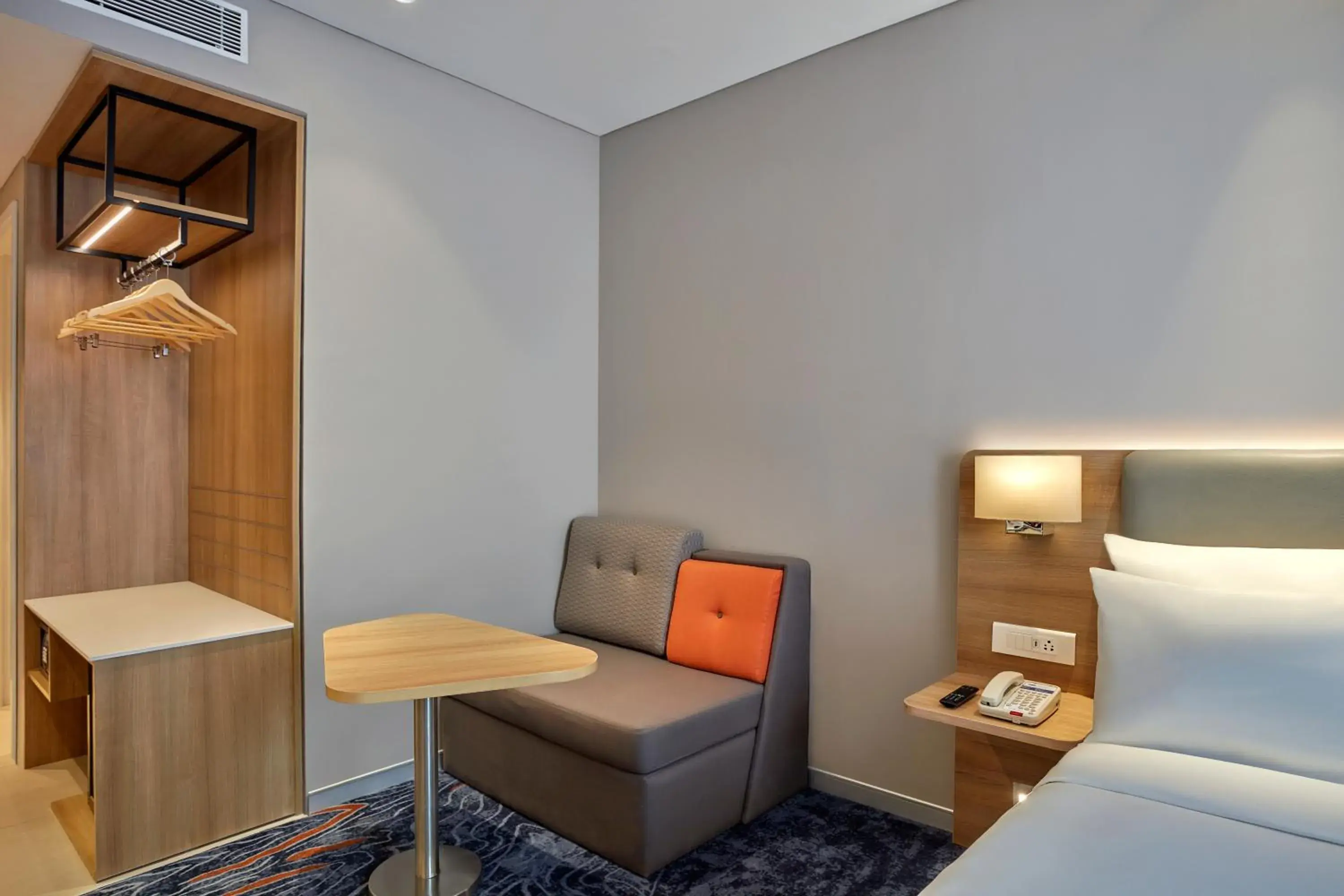 Standard Queen Room - Disability Access in Holiday Inn Express Bengaluru Bommasandra by IHG Standard Queen Room - Disability Access in Holiday Inn Express Bengaluru Bommasandra by IHG