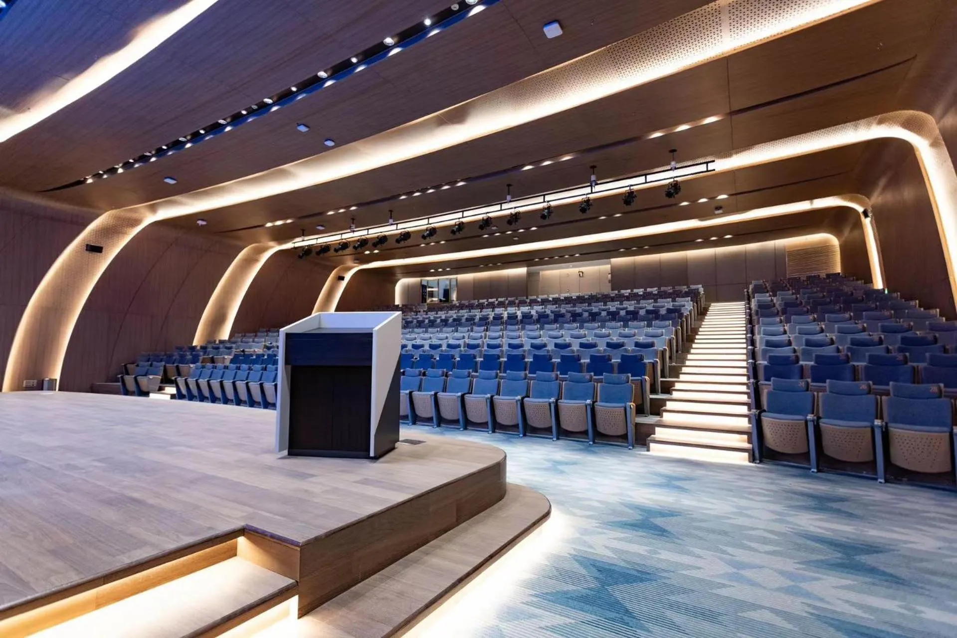 Meeting/conference room in Holiday Inn Express Shenzhen Guangming Cloud Park by IHG