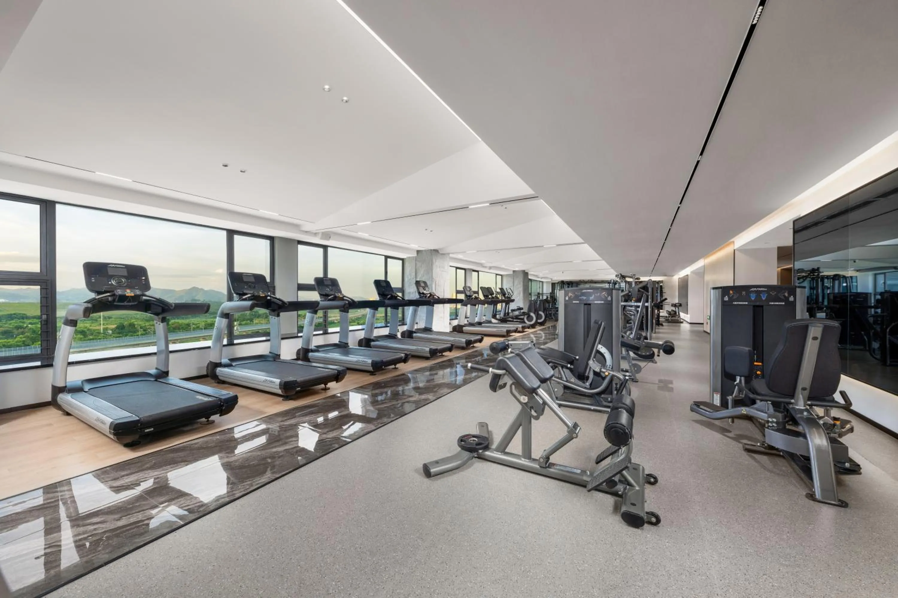 Fitness centre/facilities in Holiday Inn Express Shenzhen Guangming Cloud Park by IHG