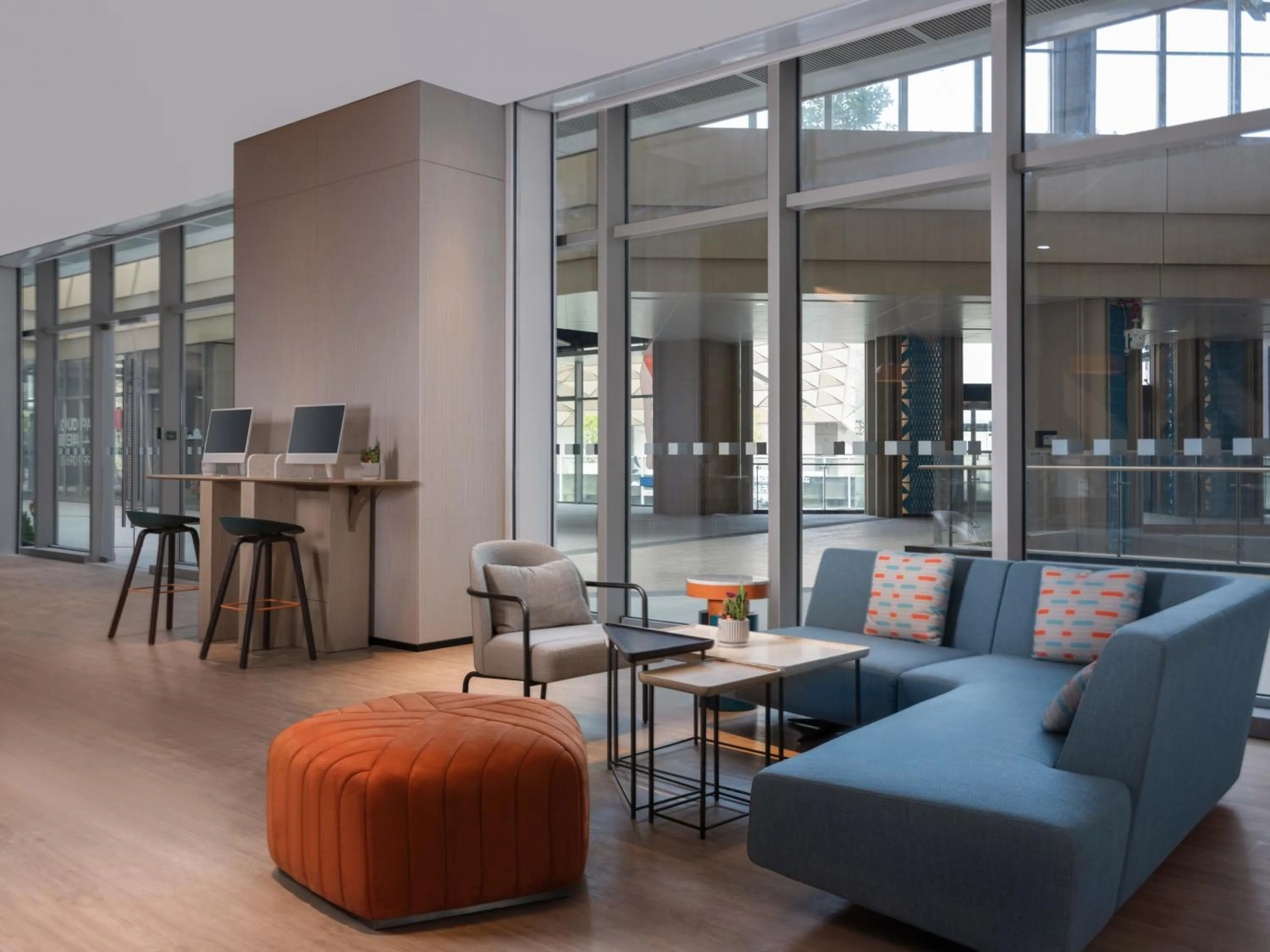 Seating area in Holiday Inn Express Shenzhen Guangming Cloud Park by IHG