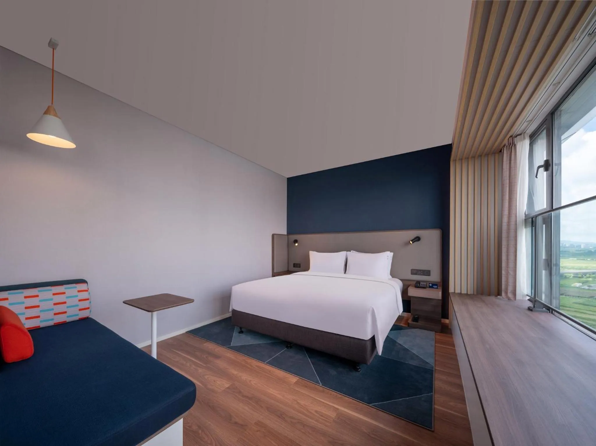 Photo of the whole room, Bed in Holiday Inn Express Shenzhen Guangming Cloud Park by IHG