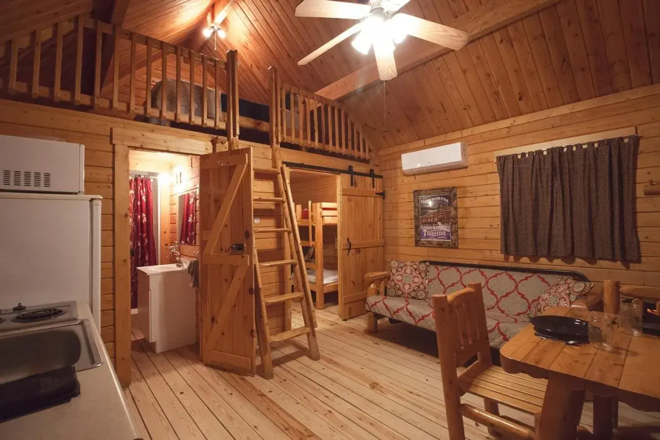 Bungalow - single occupancy in Katie's Cozy Cabins Bungalow - single occupancy in Katie's Cozy Cabins