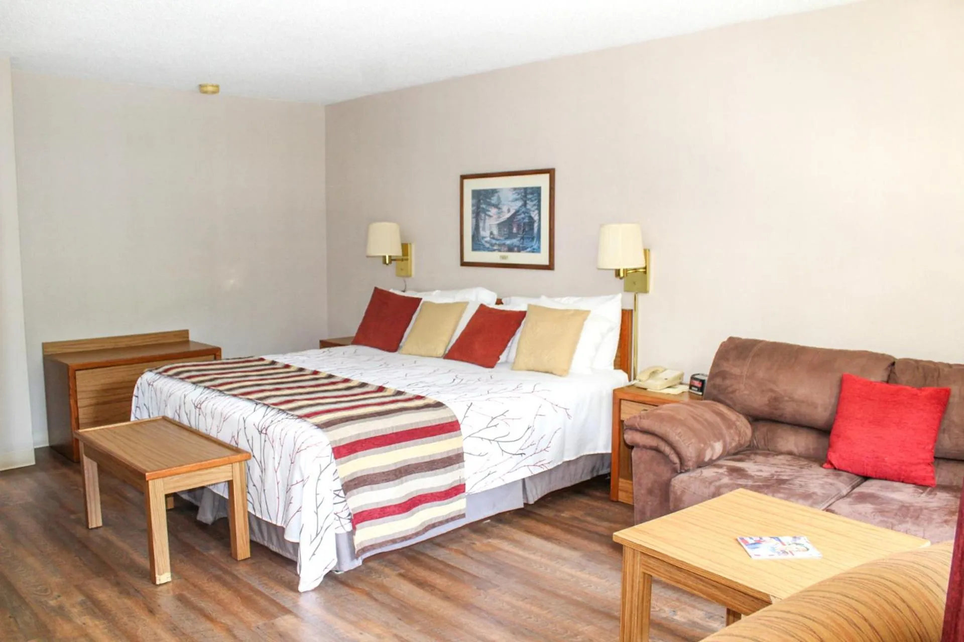 Bedroom, Bed in Highland Manor Inn