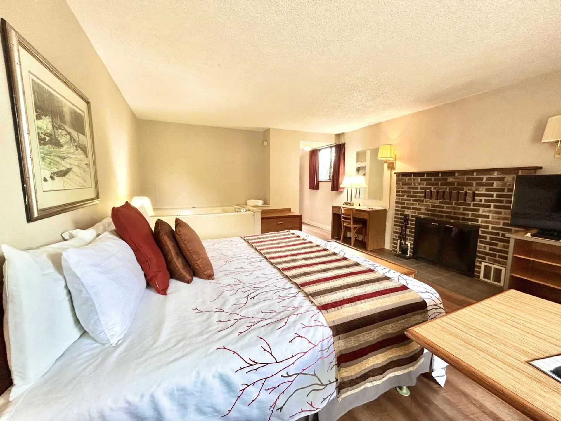 Bed in Highland Manor Inn