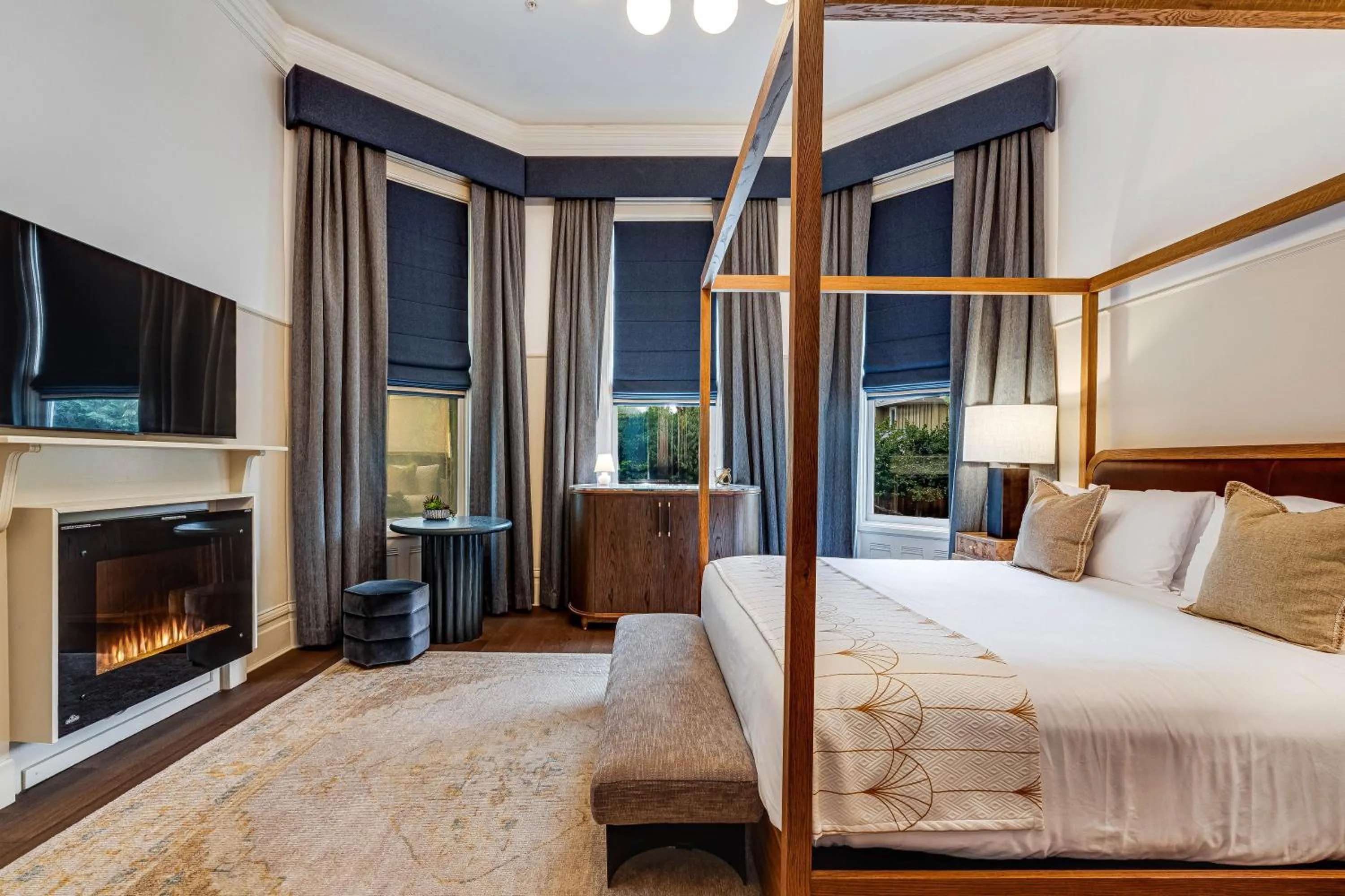 Bed in White House Napa