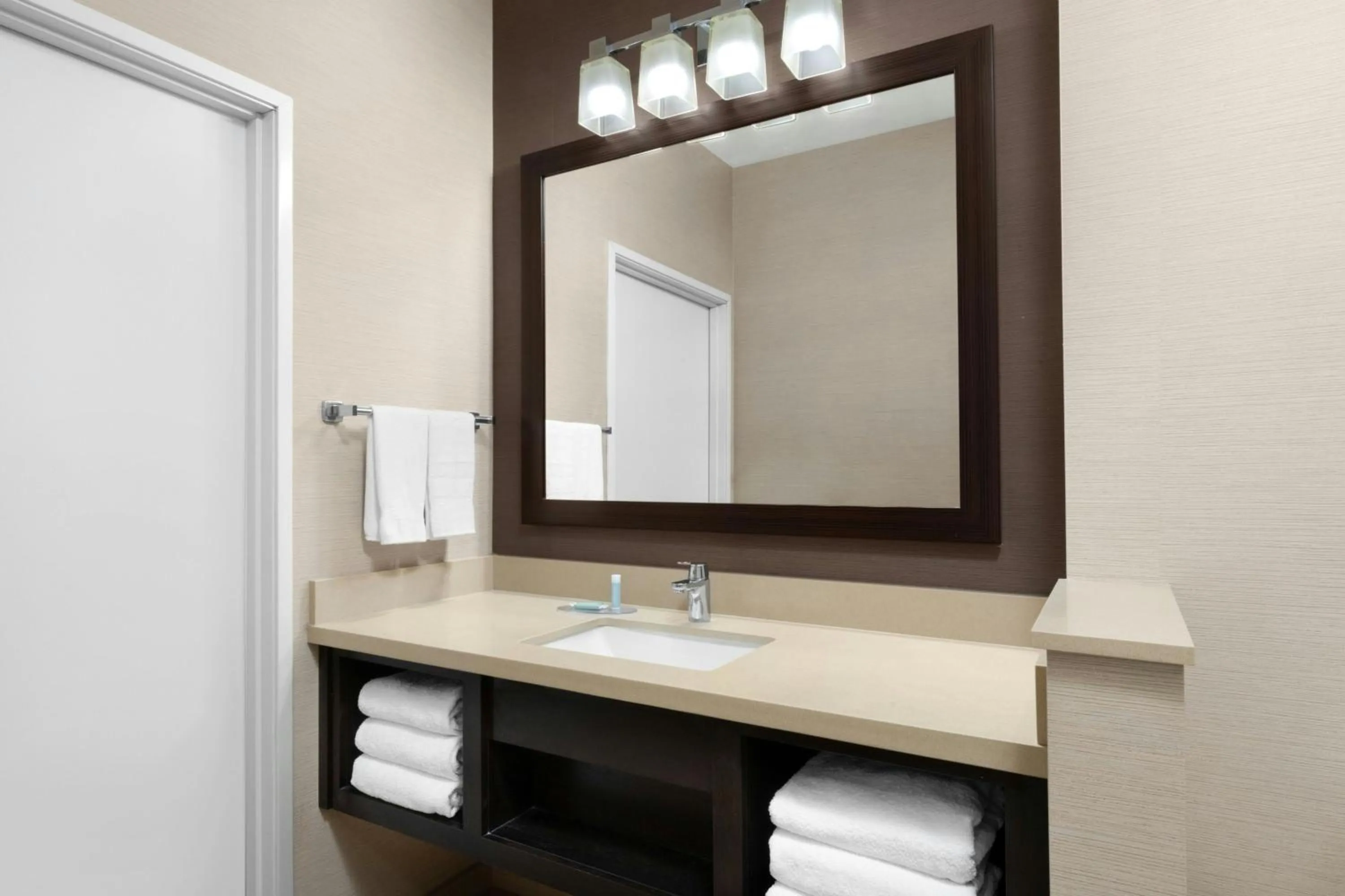 Bathroom in Fairfield Inn & Suites Riverside Corona/Norco