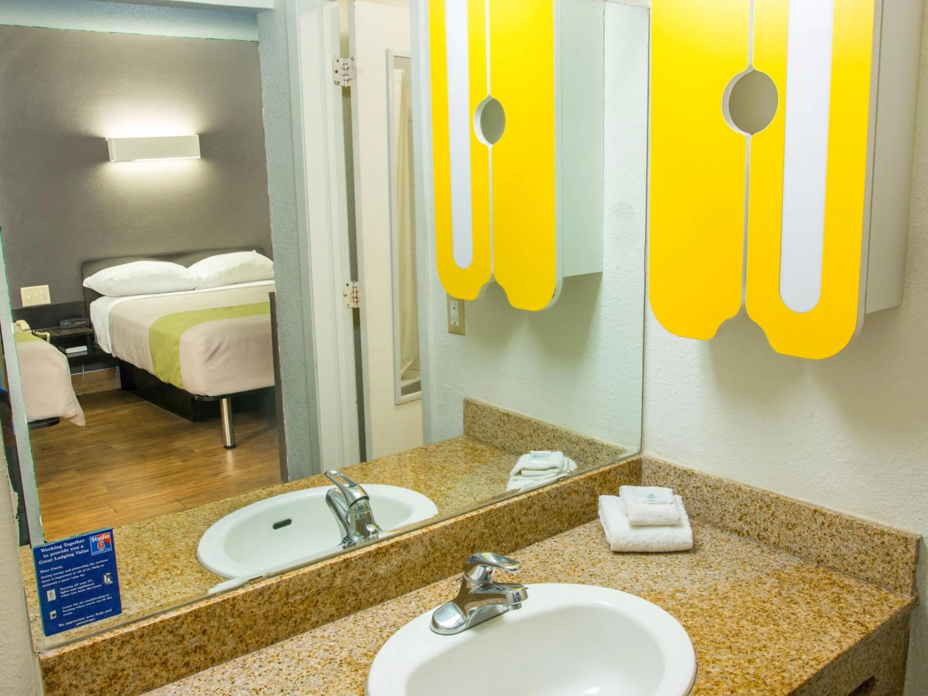 Bathroom, Bed in Studio 6-San Antonio, TX - Lackland AFB