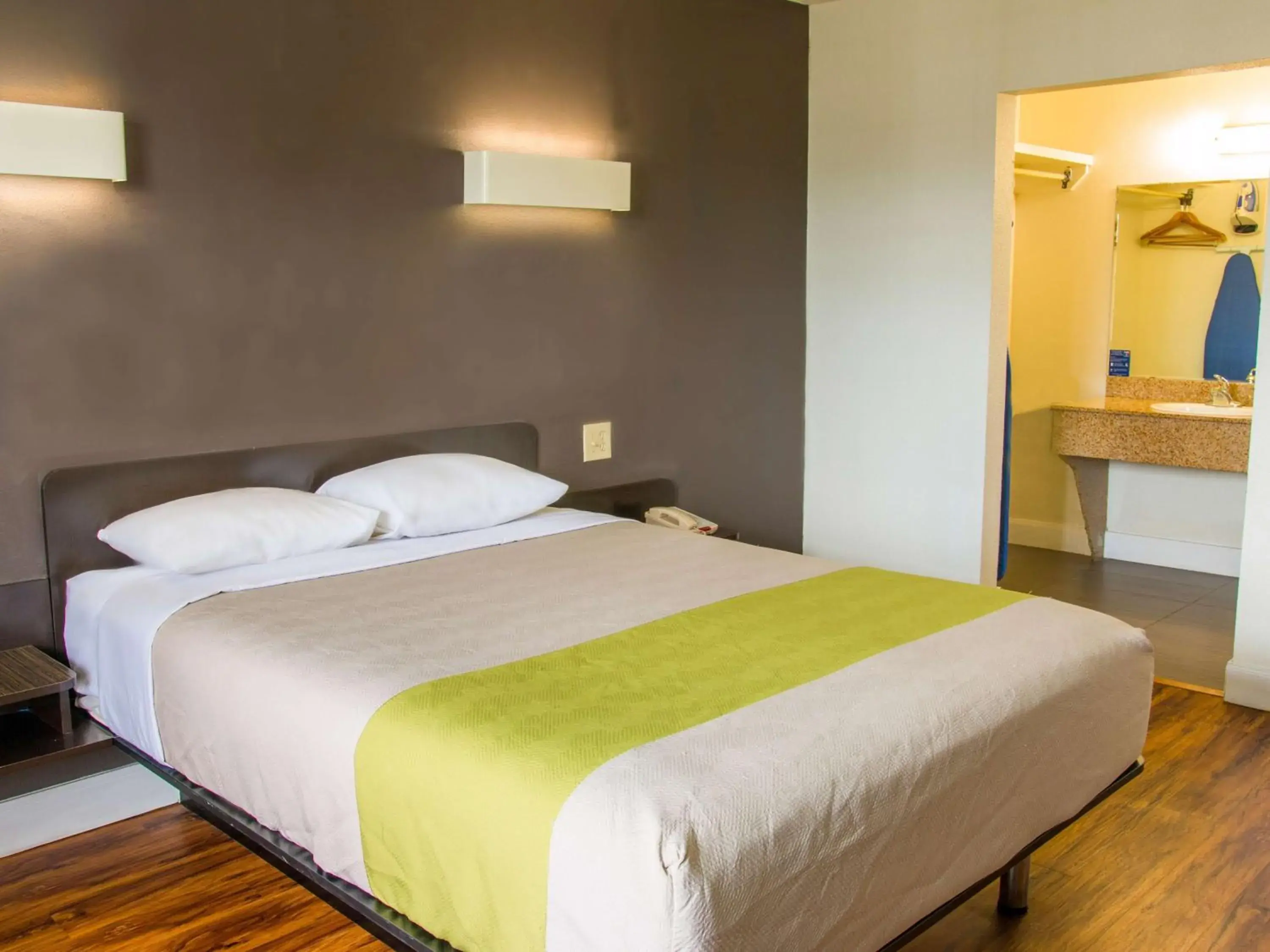 1 Queen Bed Non Smoking, Refrigerator Microwave in Studio 6-San Antonio, TX - Lackland AFB 1 Queen Bed Non Smoking, Refrigerator Microwave in Studio 6-San Antonio, TX - Lackland AFB